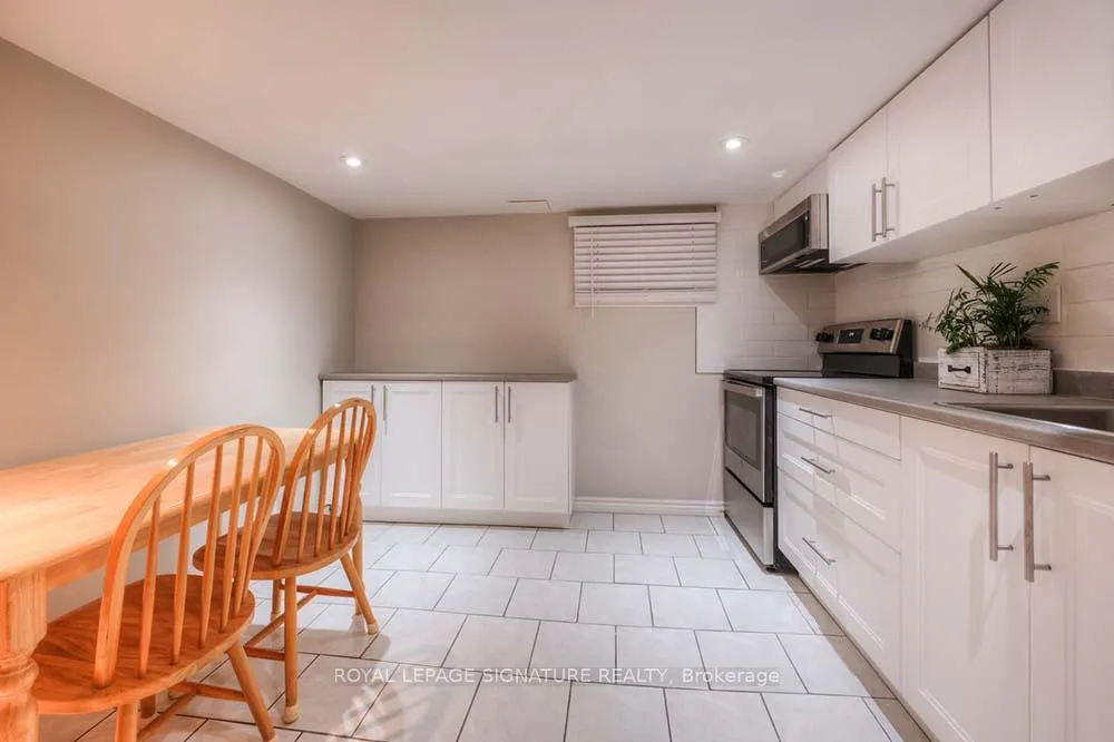 Photo 4 of 28 Coach Hill Drive, Kitchener, Country Hills — HOMEH