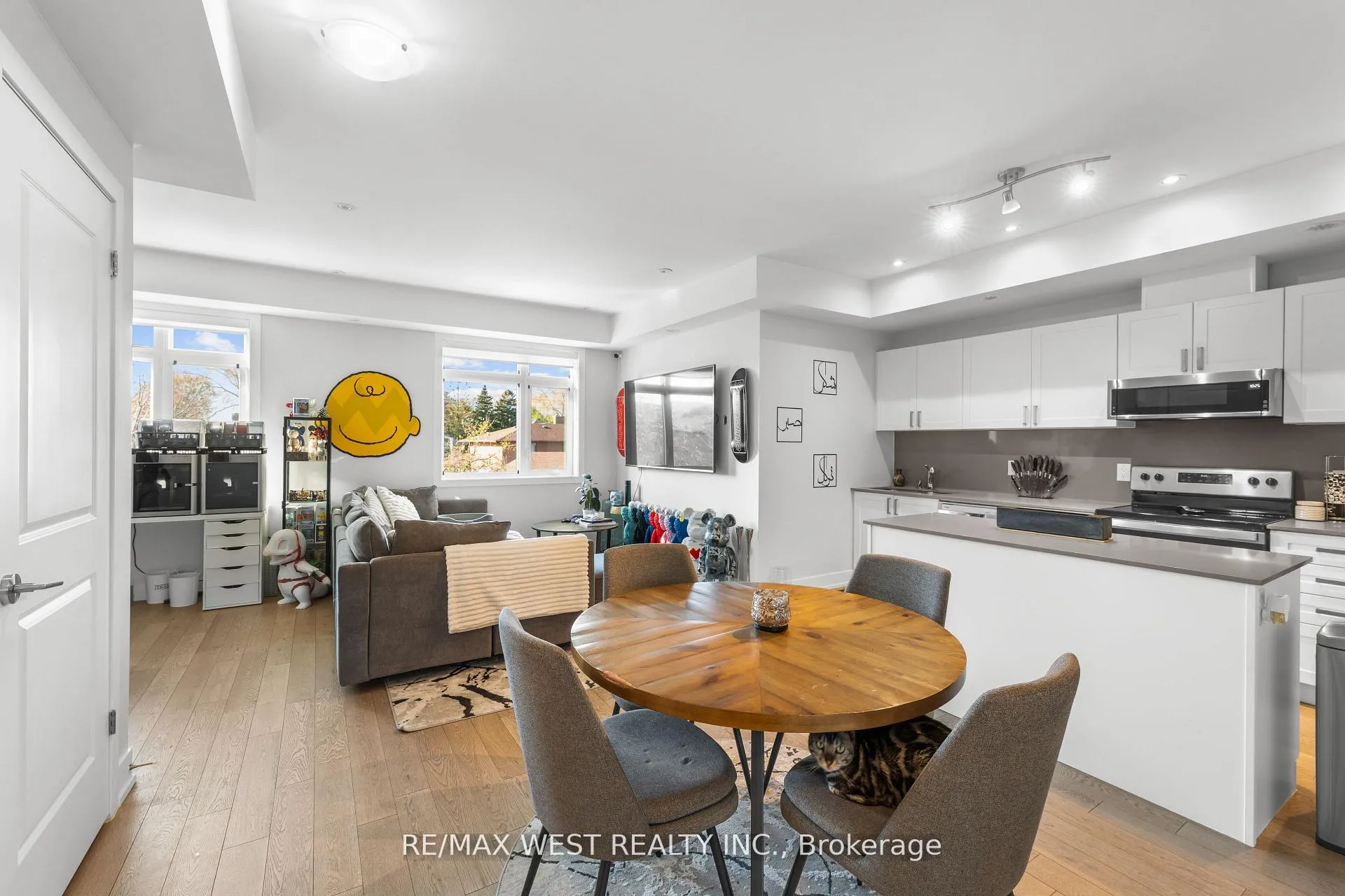 Photo 2 of 1062 Douglas McCurdy Common, Mississauga, Lakeview — HOMEH