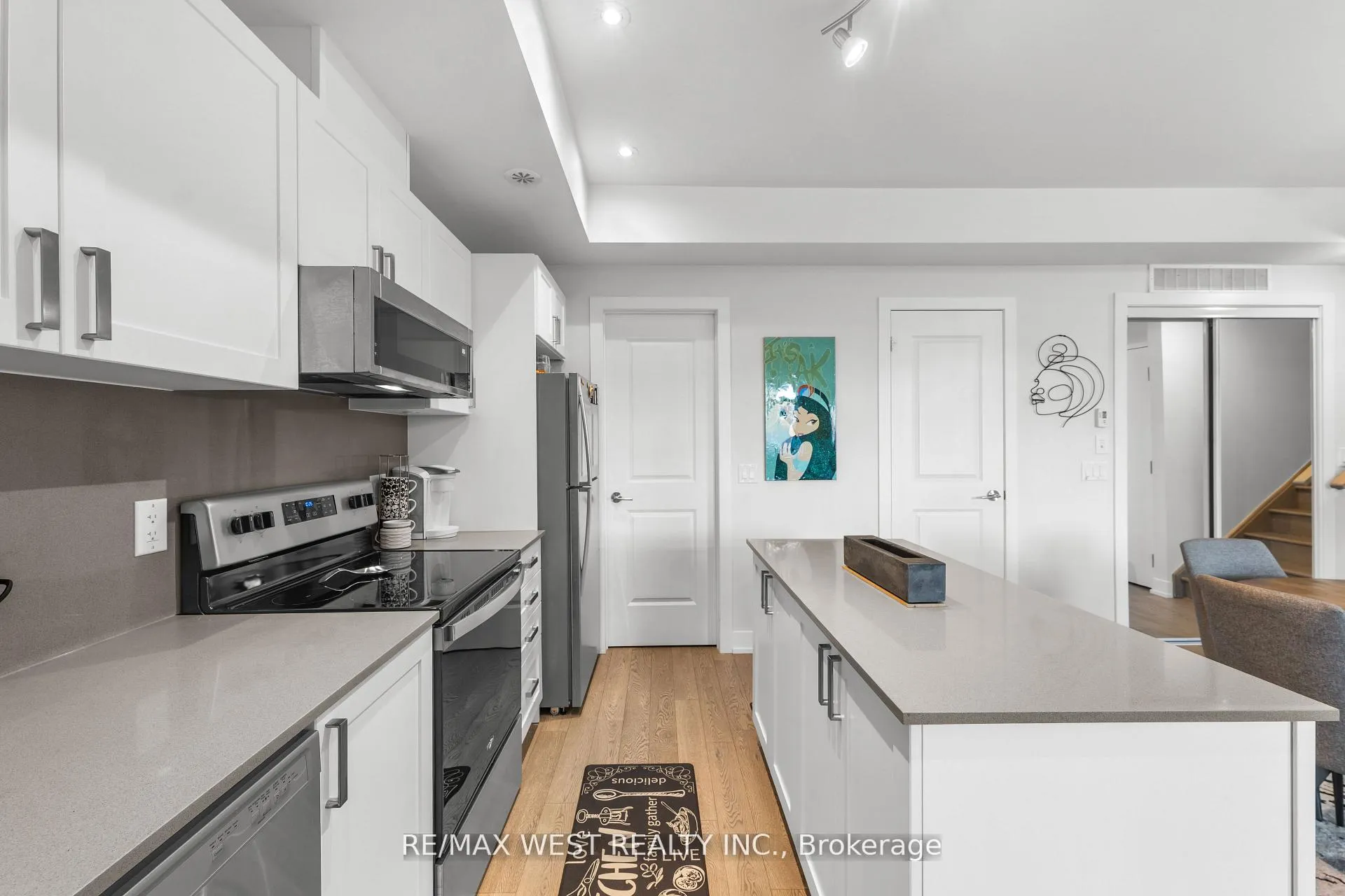 Photo 4 of 1062 Douglas McCurdy Common, Mississauga, Lakeview — HOMEH