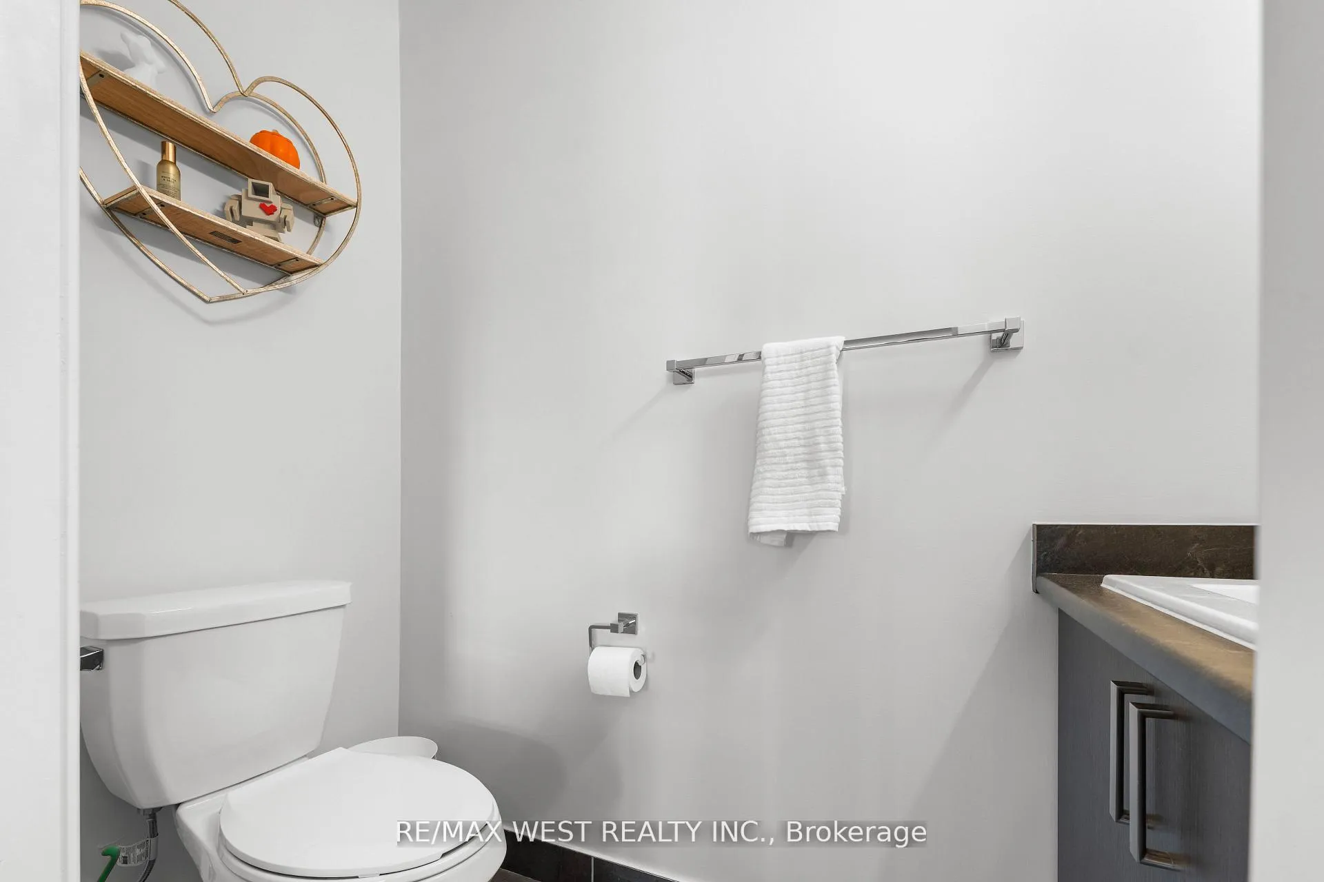 Photo 8 of 1062 Douglas McCurdy Common, Mississauga, Lakeview — HOMEH