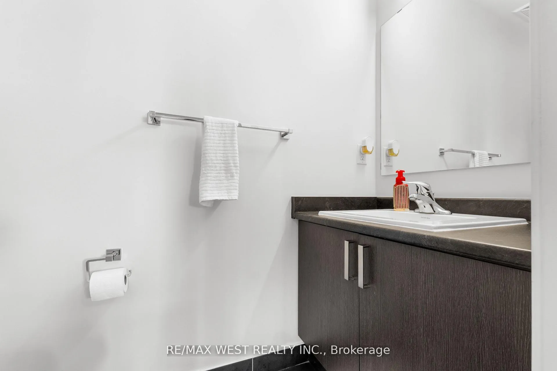 Photo 9 of 1062 Douglas McCurdy Common, Mississauga, Lakeview — HOMEH