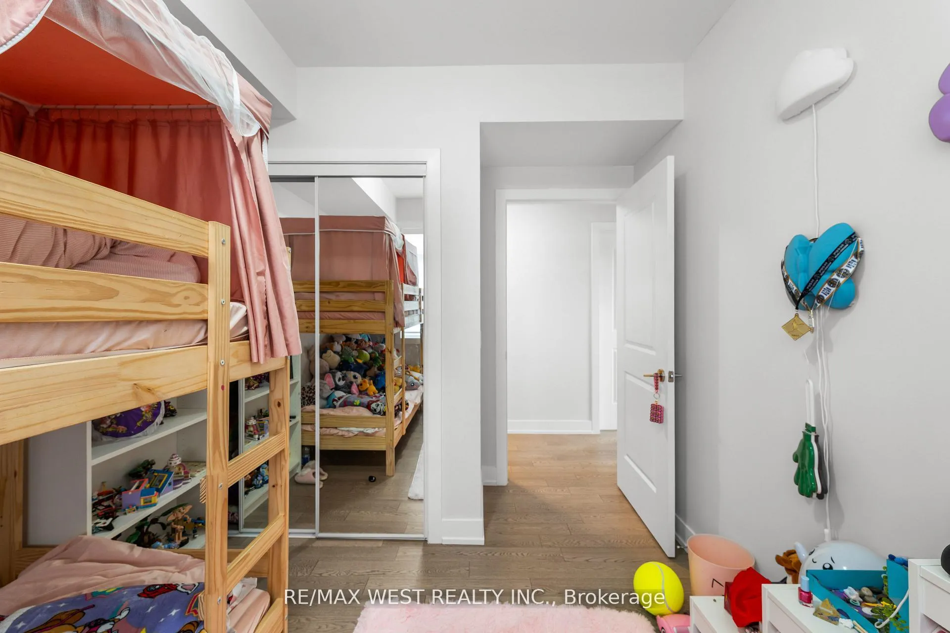 Photo 12 of 1062 Douglas McCurdy Common, Mississauga, Lakeview — HOMEH