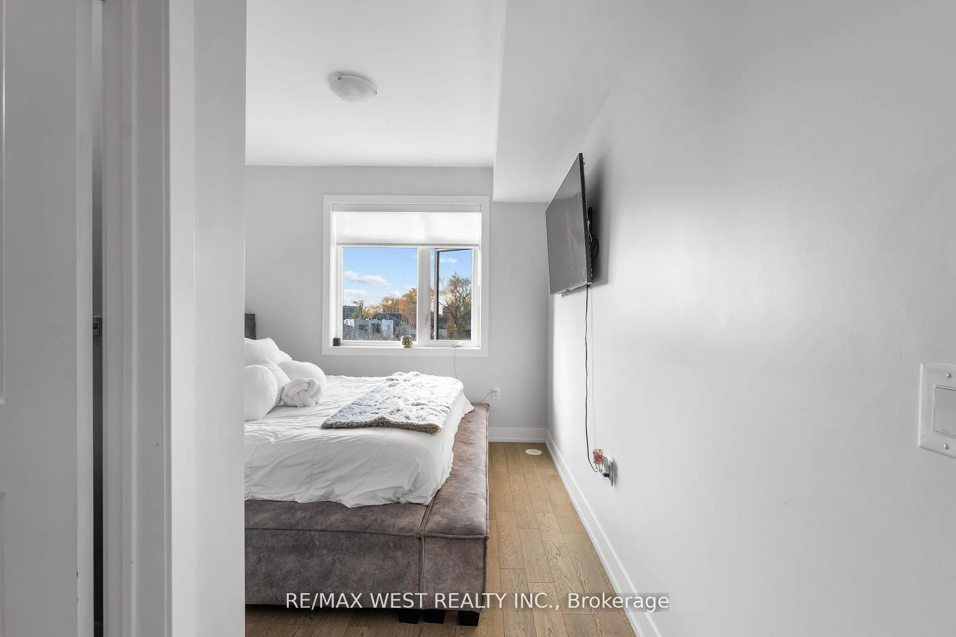 Photo 18 of 1062 Douglas McCurdy Common, Mississauga, Lakeview — HOMEH