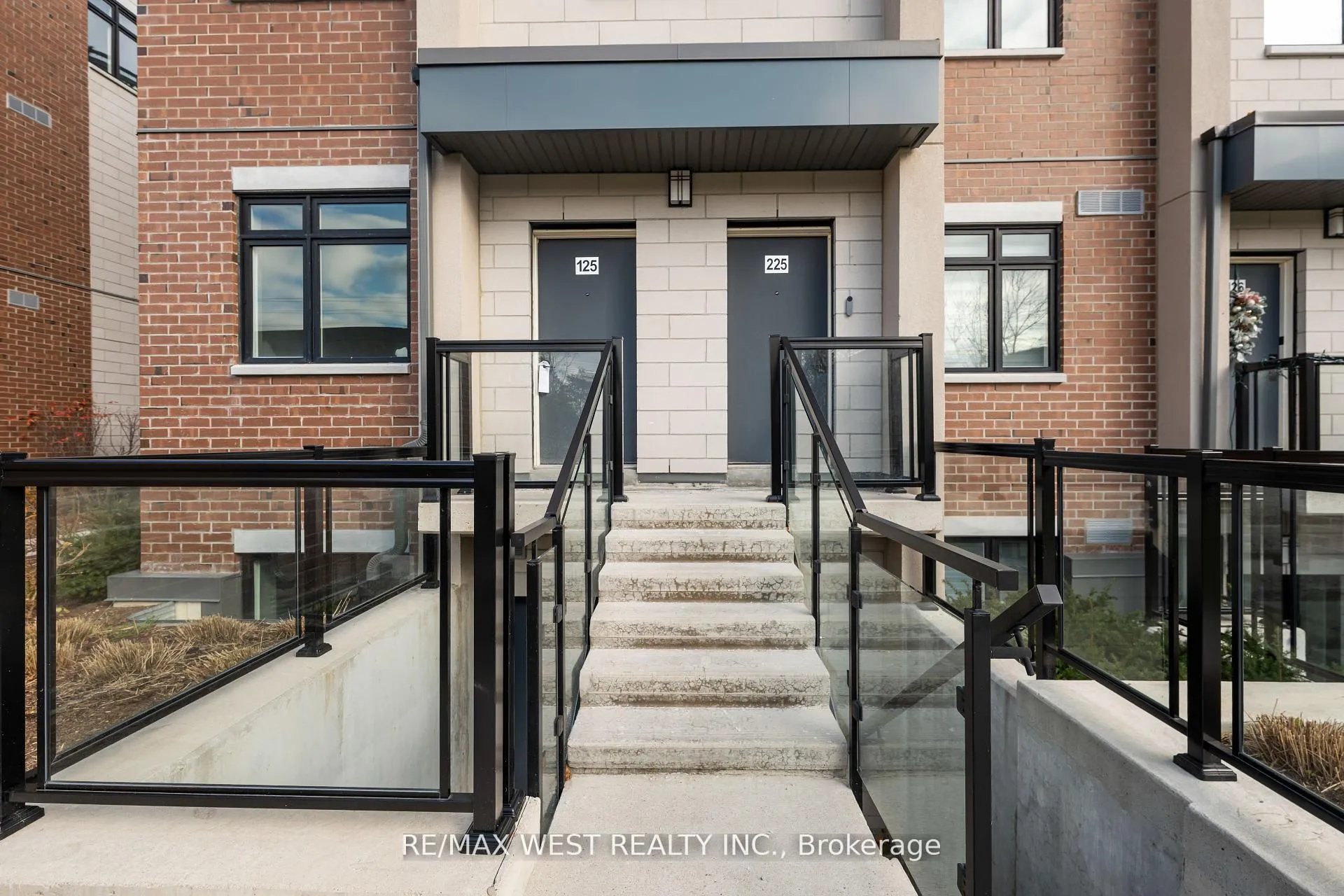 Photo 31 of 1062 Douglas McCurdy Common, Mississauga, Lakeview — HOMEH