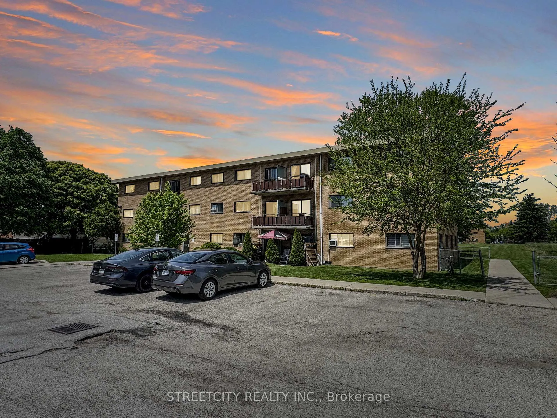 Photo of Unit 101, 1830 Dumont Street
