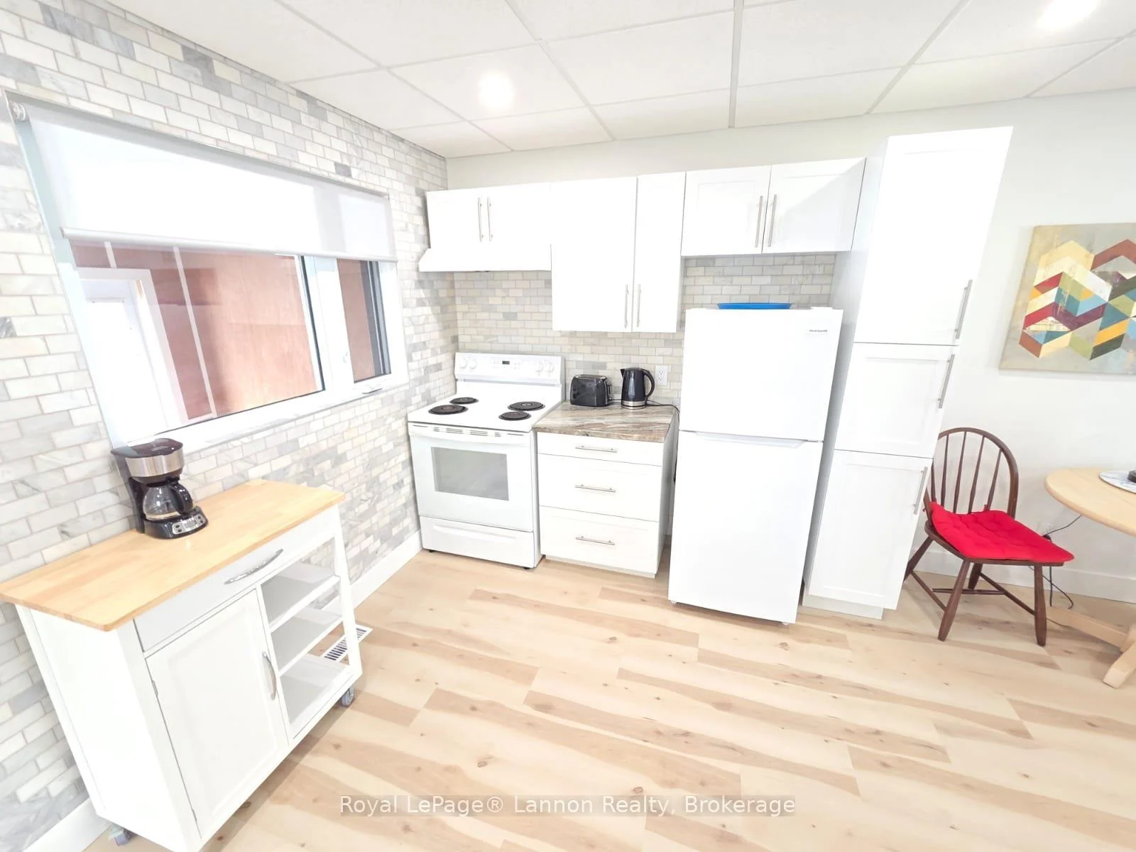 Photo 2 of 84 Machar Ave, Thunder Bay, Court / Cumberland — HOMEH