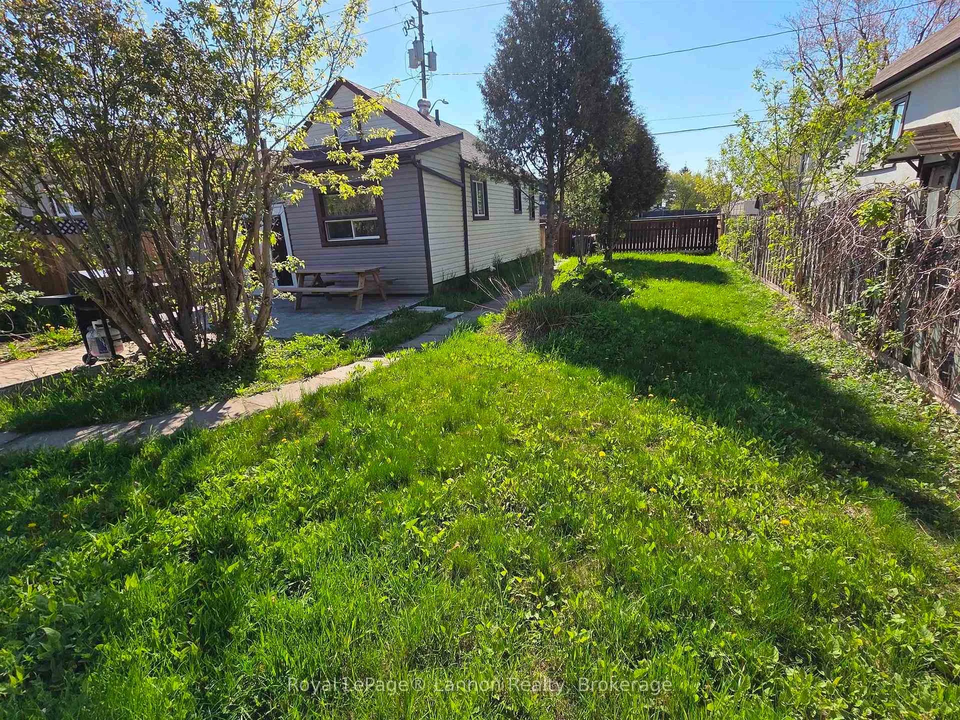 Photo 37 of 84 Machar Ave, Thunder Bay, Court / Cumberland — HOMEH
