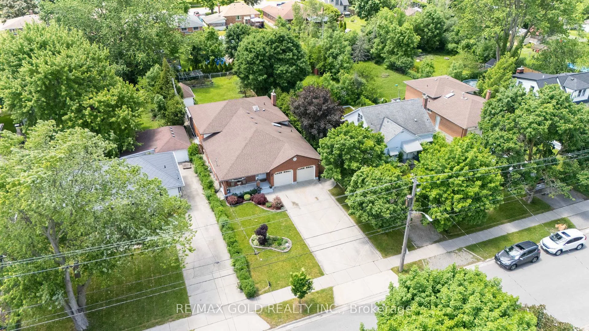 Photo 3 of 935 Willow Drive, London, South Y — HOMEH