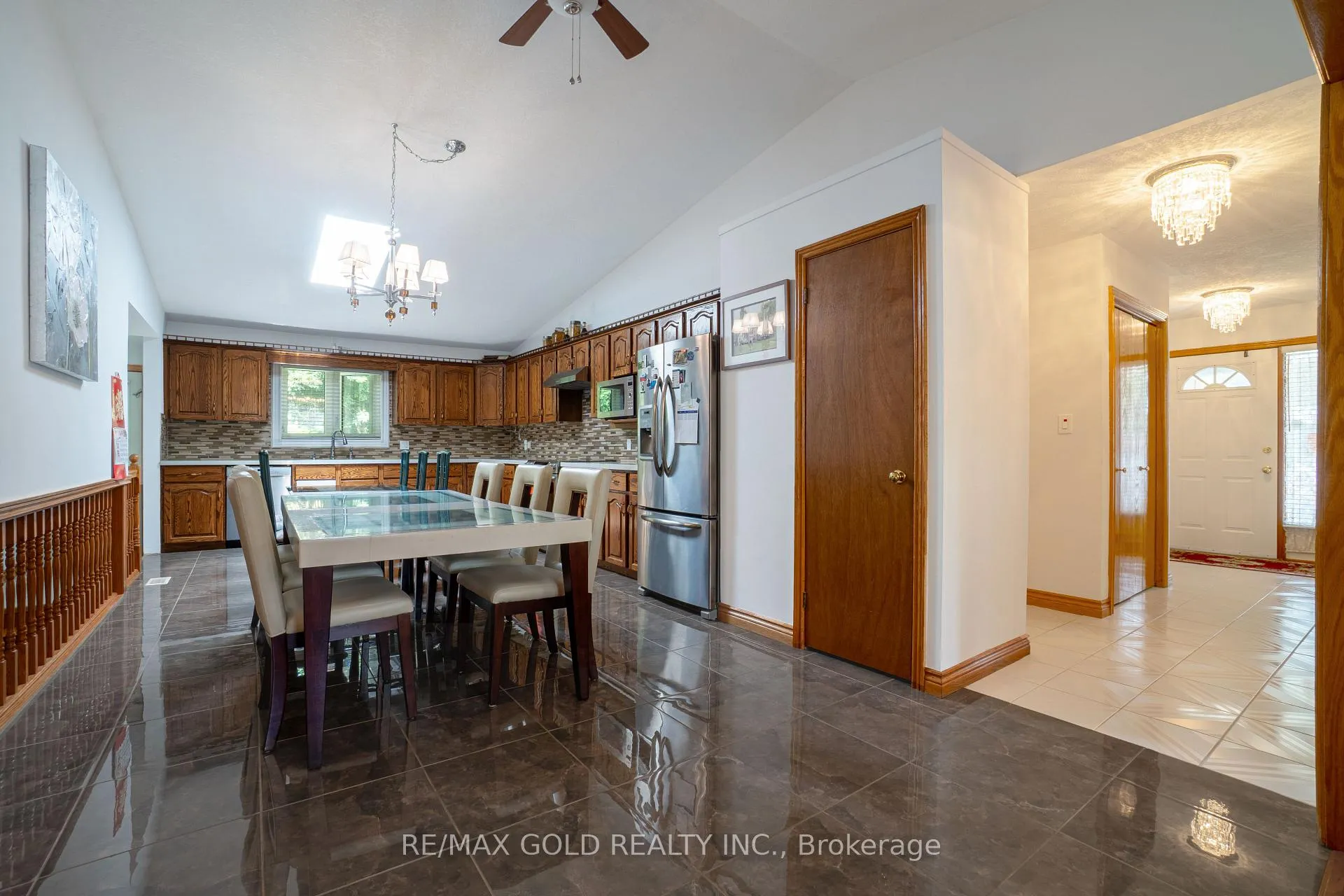 Photo 9 of 935 Willow Drive, London, South Y — HOMEH
