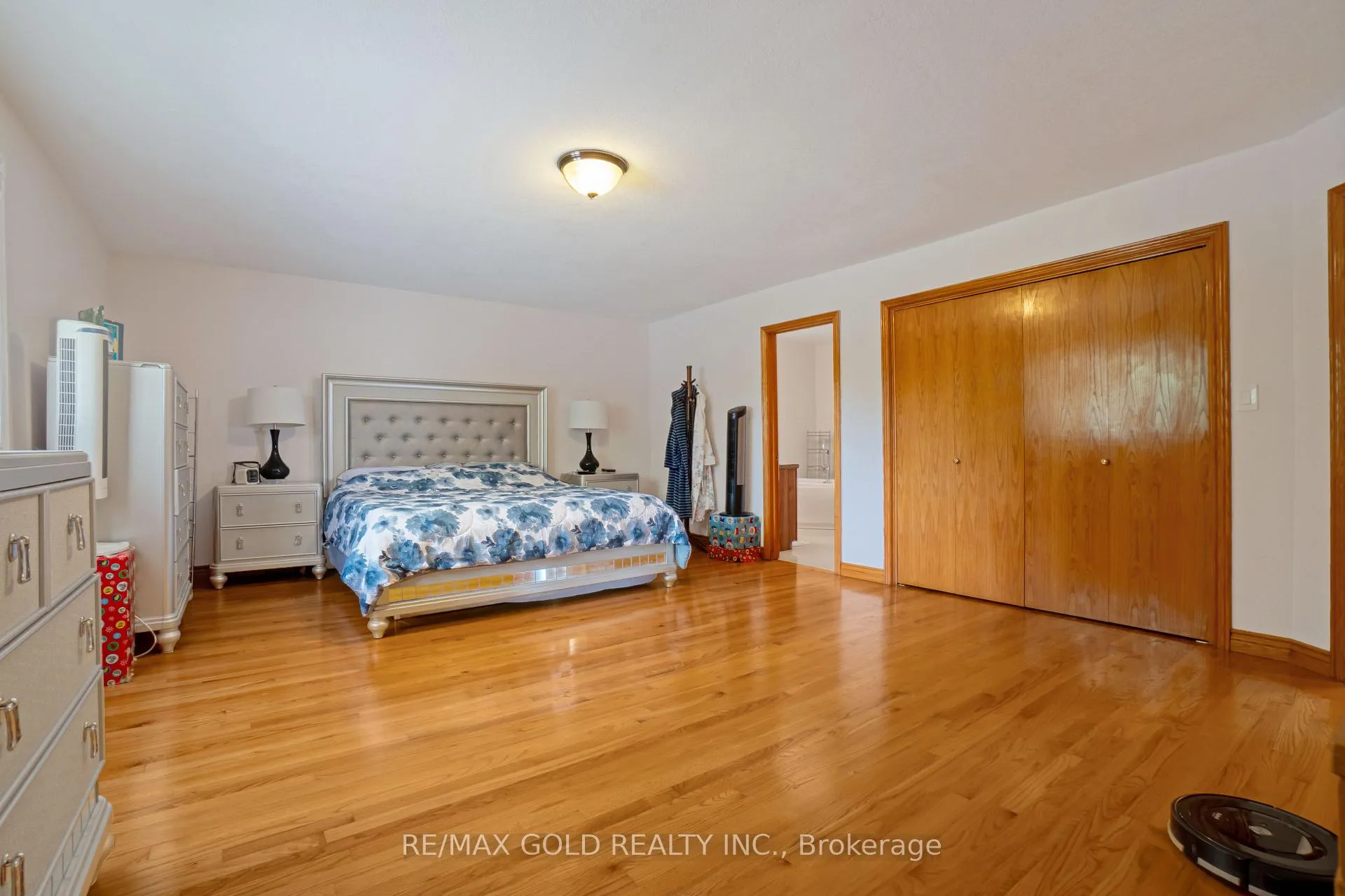 Photo 15 of 935 Willow Drive, London, South Y — HOMEH