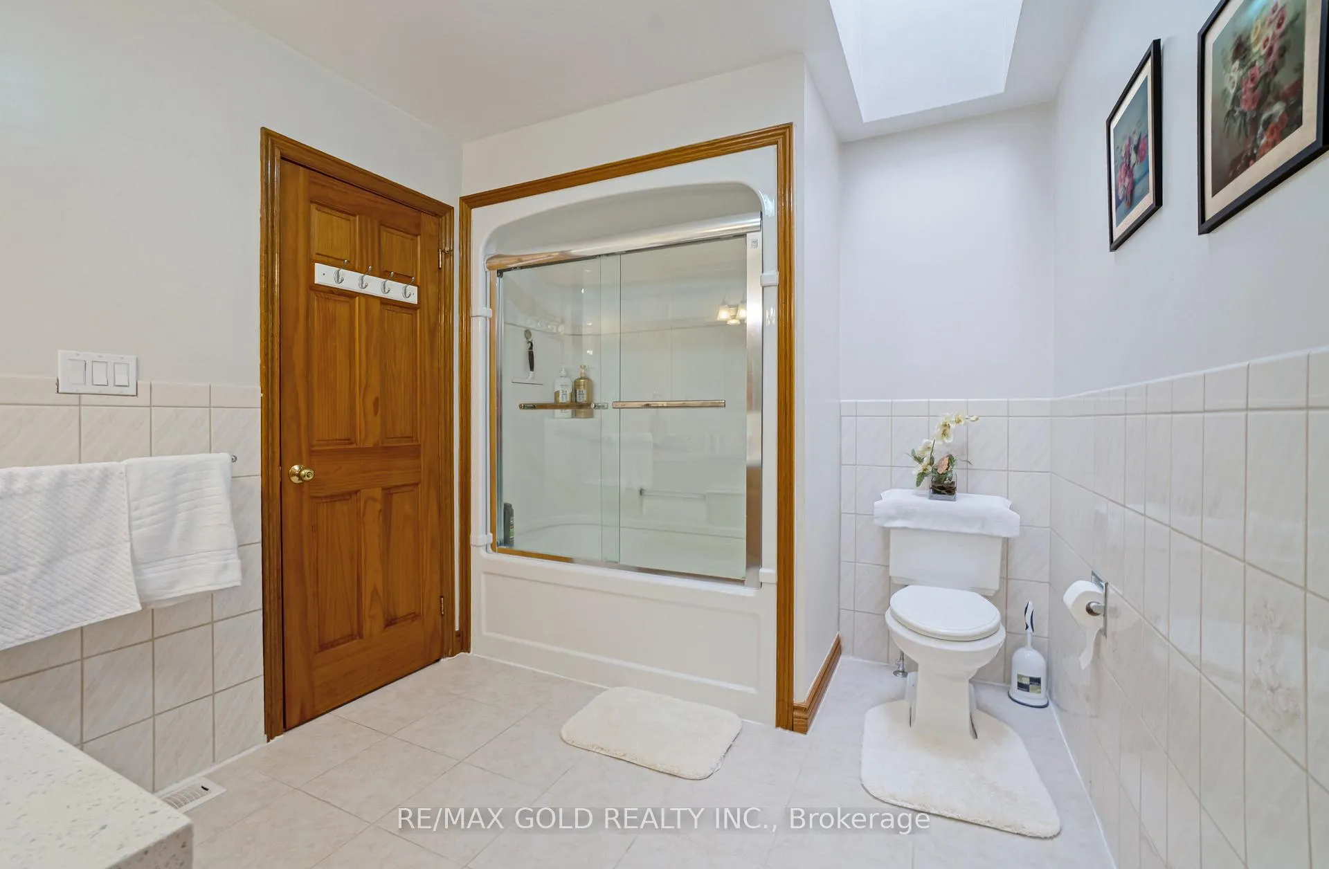 Photo 20 of 935 Willow Drive, London, South Y — HOMEH
