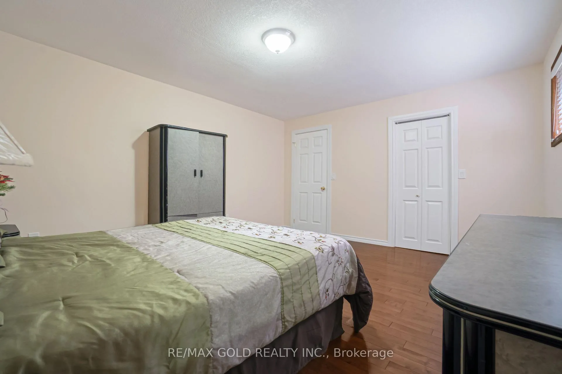Photo 27 of 935 Willow Drive, London, South Y — HOMEH