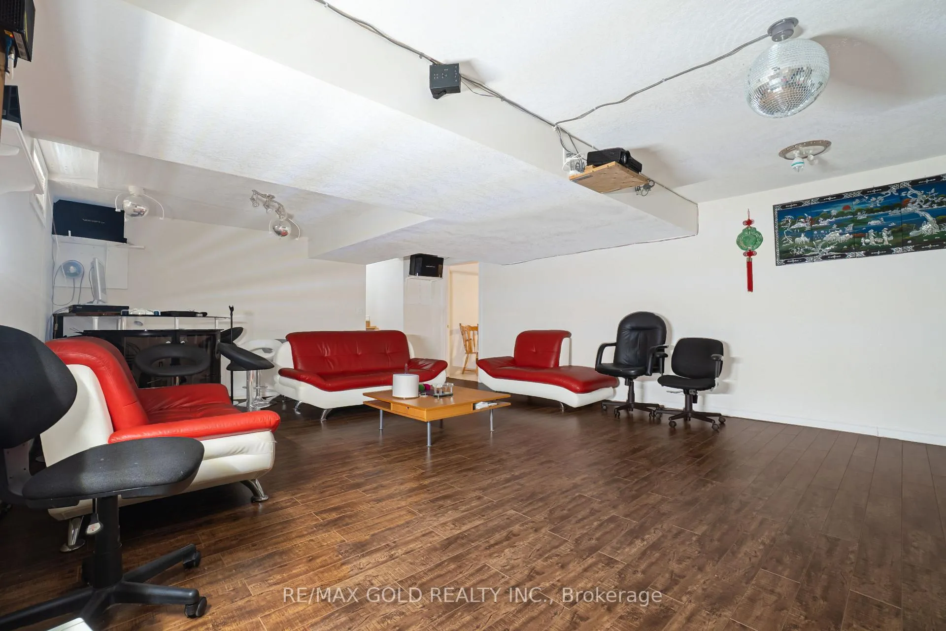 Photo 30 of 935 Willow Drive, London, South Y — HOMEH