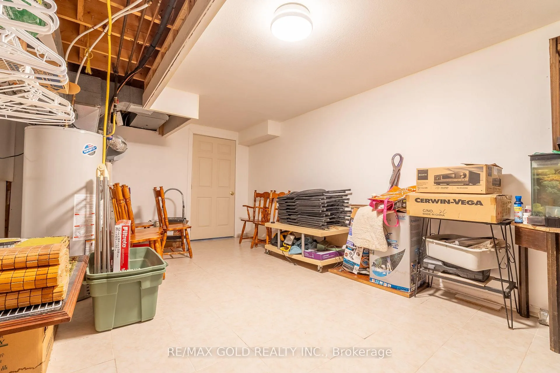 Photo 32 of 935 Willow Drive, London, South Y — HOMEH