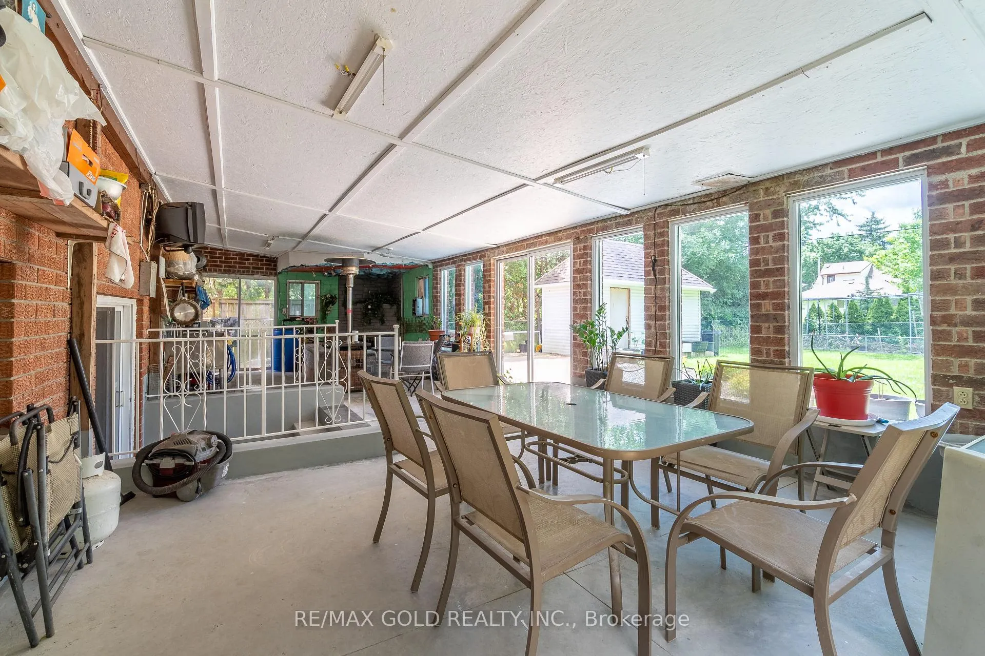 Photo 34 of 935 Willow Drive, London, South Y — HOMEH
