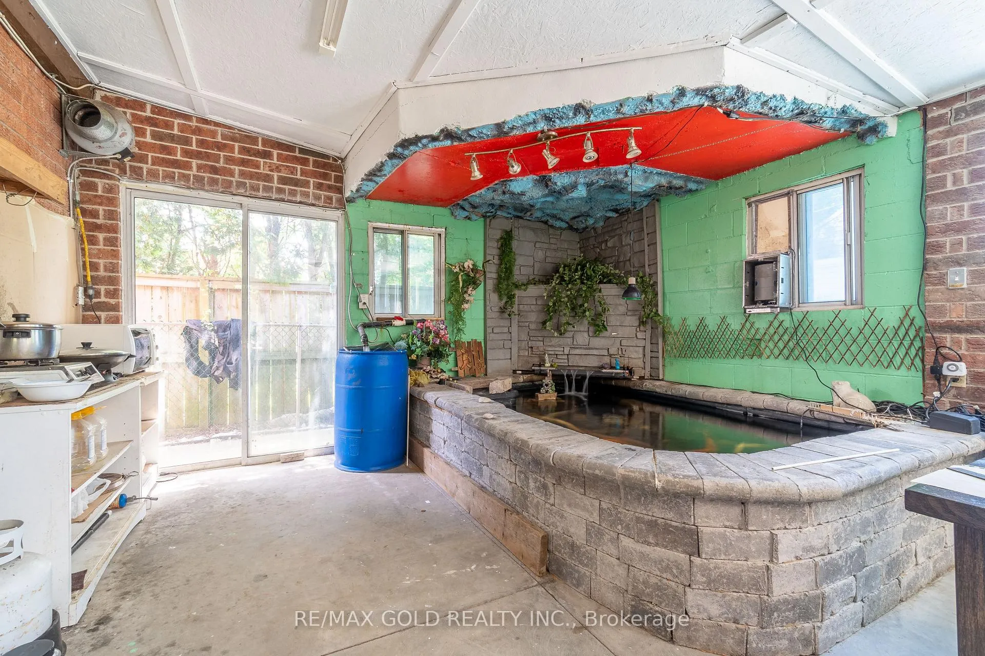 Photo 35 of 935 Willow Drive, London, South Y — HOMEH