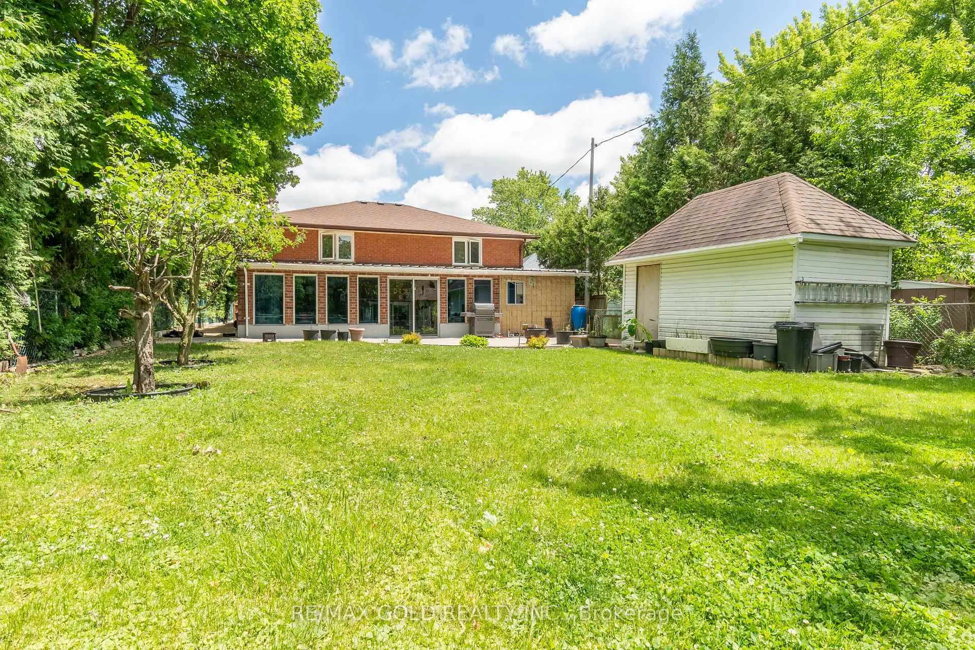 Photo 37 of 935 Willow Drive, London, South Y — HOMEH