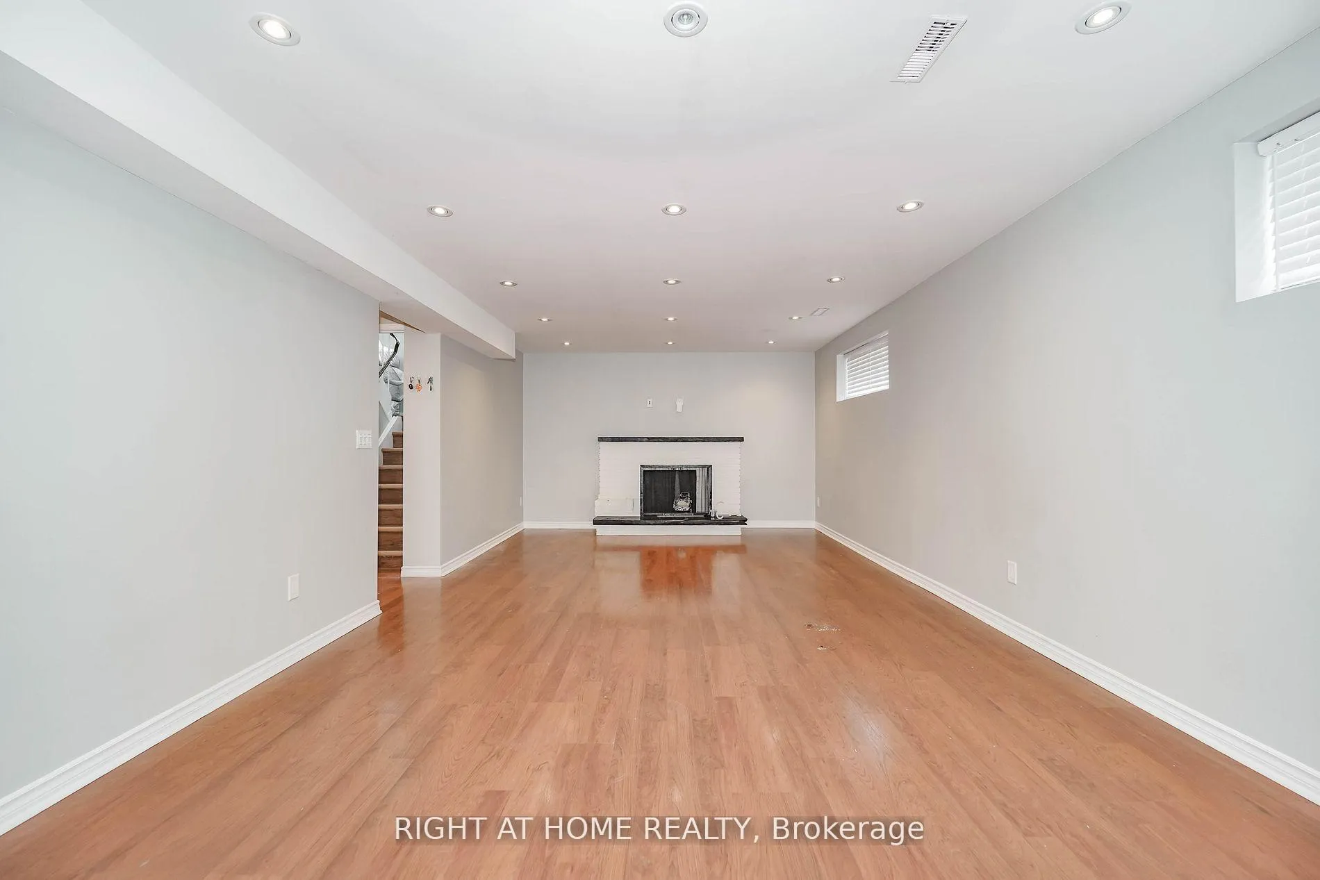 Photo 1 of 2 Iangrove Terrace, Scarborough, L'Amoreaux — HOMEH