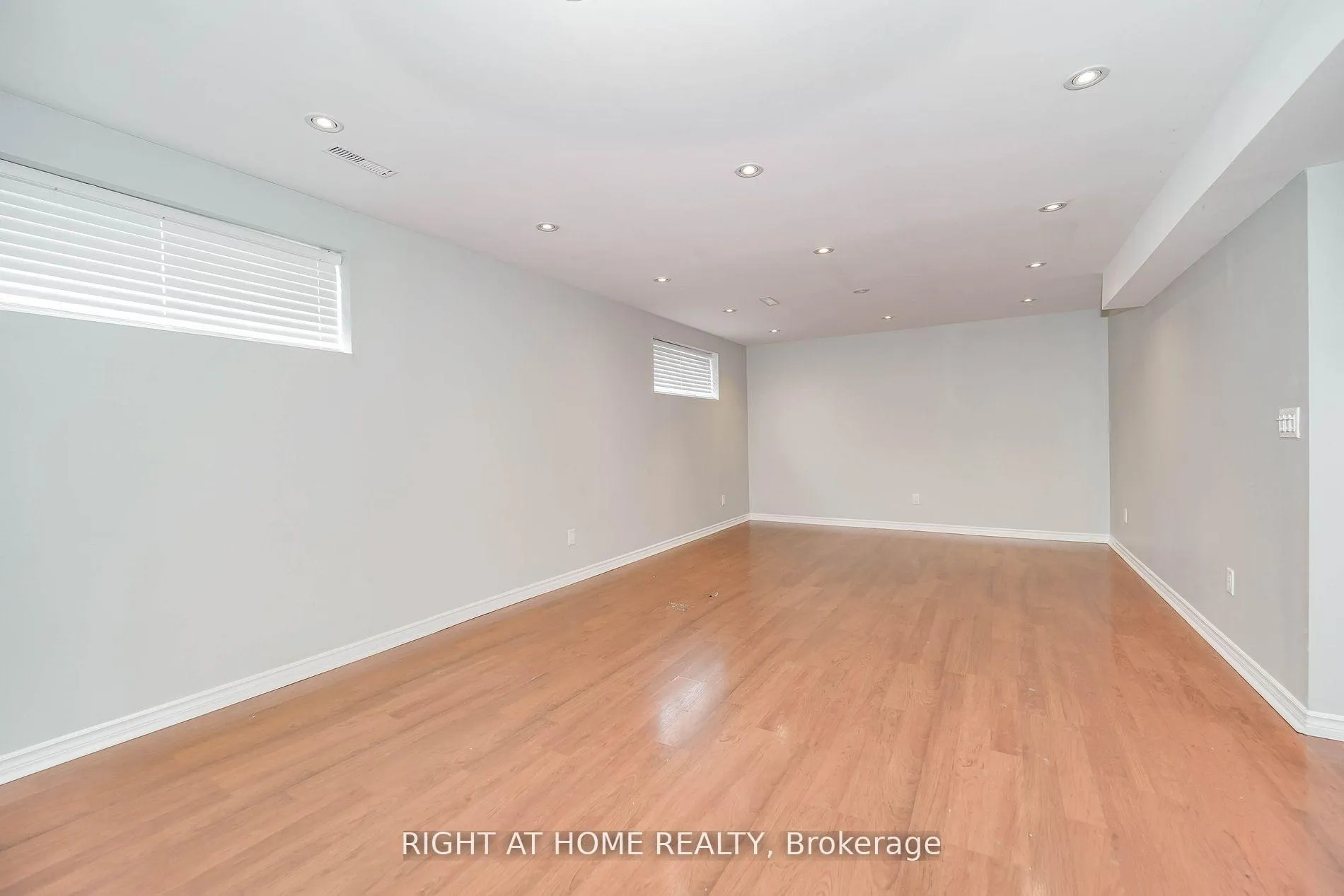 Photo 2 of 2 Iangrove Terrace, Scarborough, L'Amoreaux — HOMEH