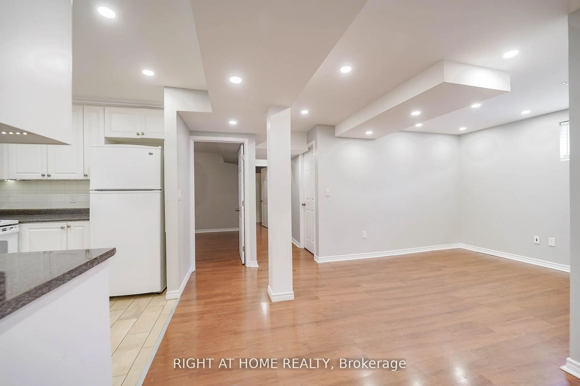 Photo 11 of 2 Iangrove Terrace, Scarborough, L'Amoreaux — HOMEH