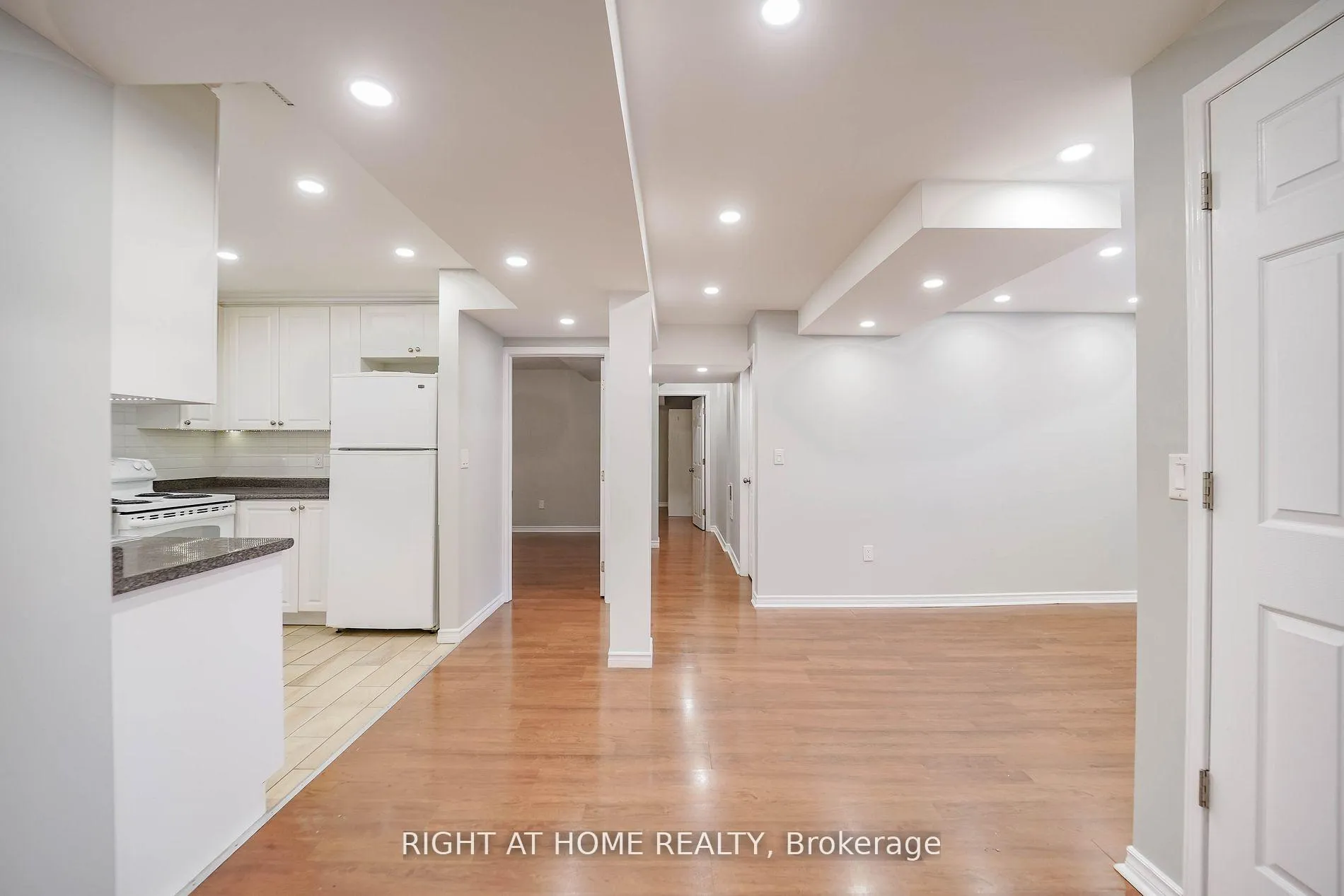 Photo 13 of 2 Iangrove Terrace, Scarborough, L'Amoreaux — HOMEH