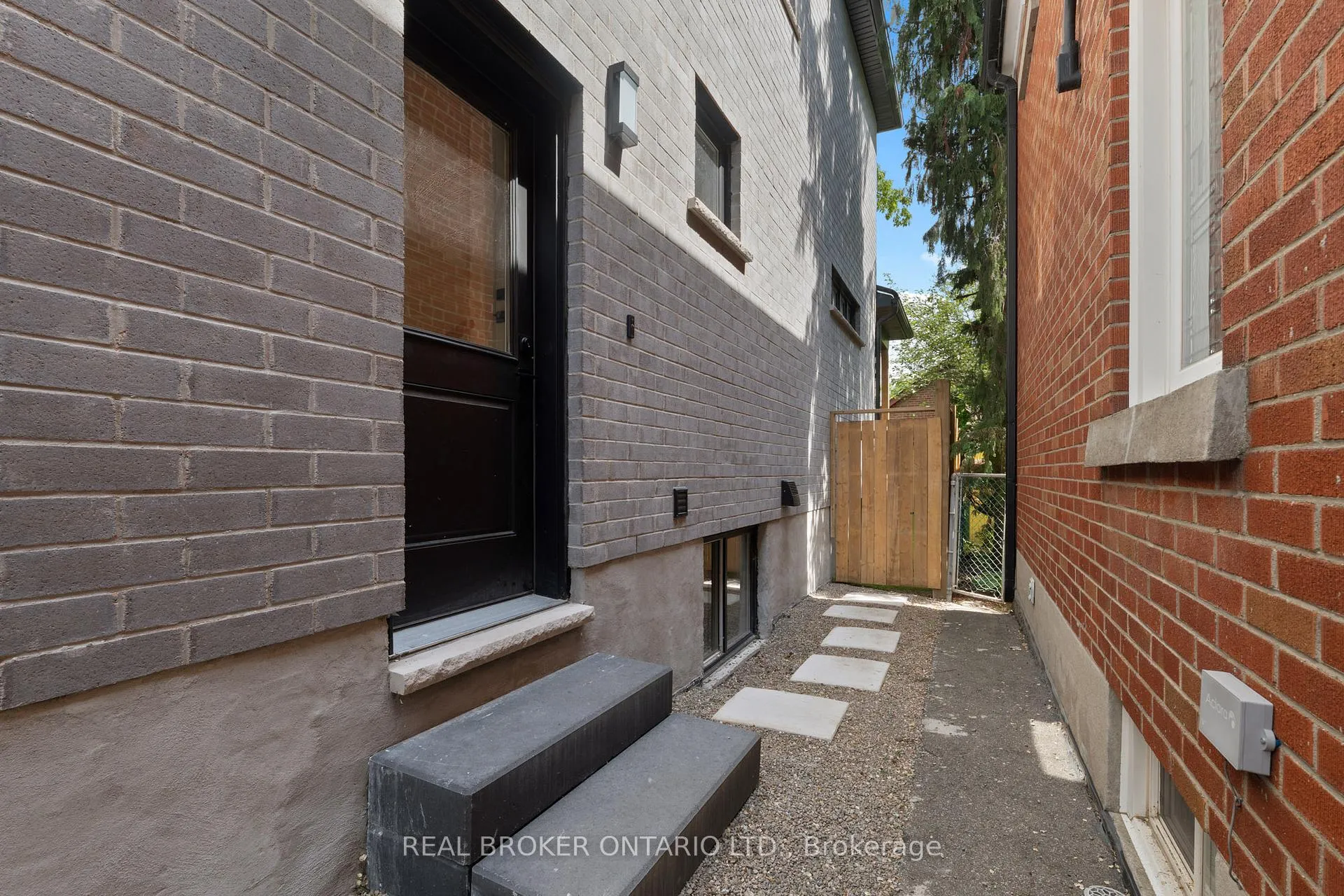 Photo 3 of 5 Marina Avenue, Etobicoke, Long Branch — HOMEH