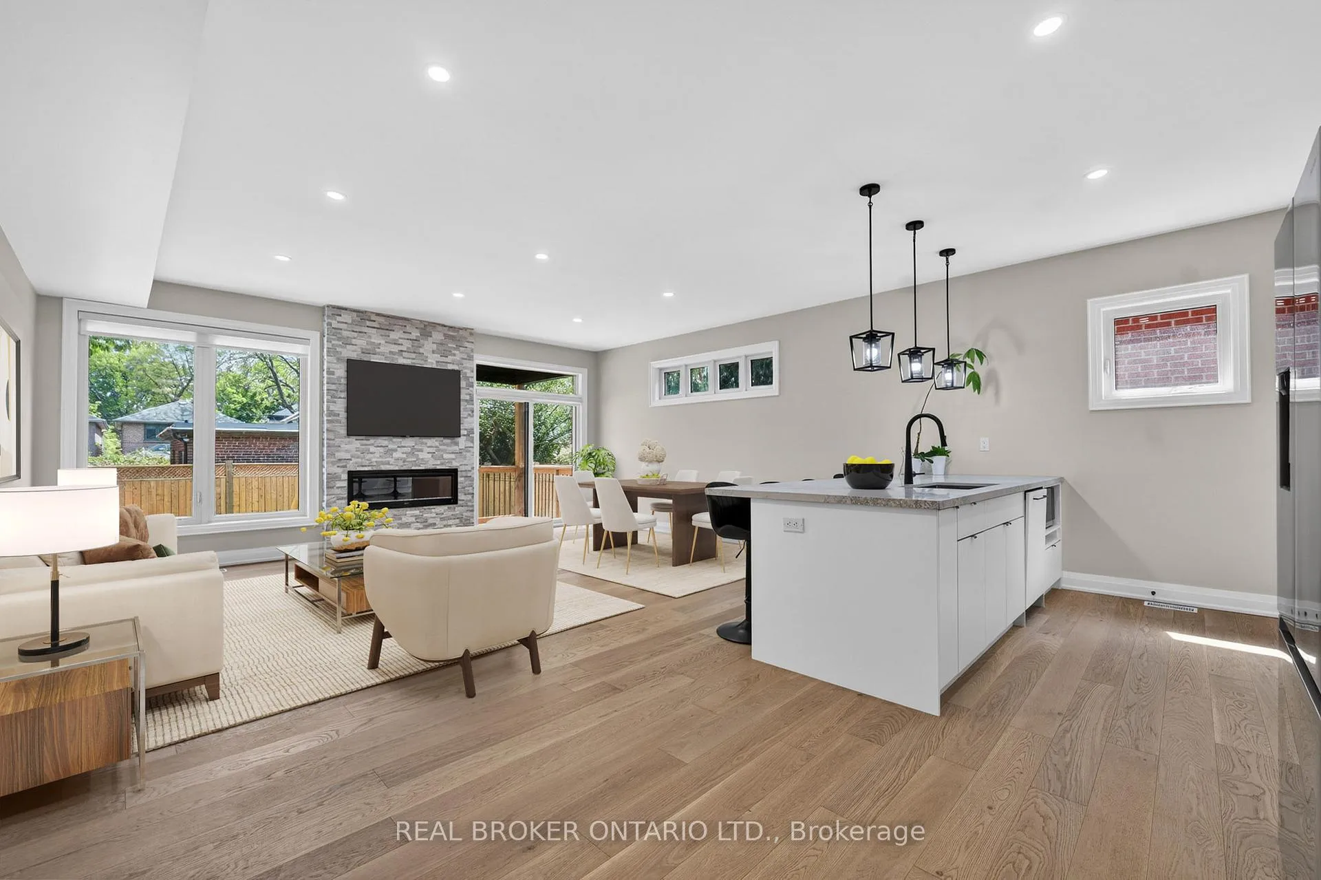 Photo 6 of 5 Marina Avenue, Etobicoke, Long Branch — HOMEH