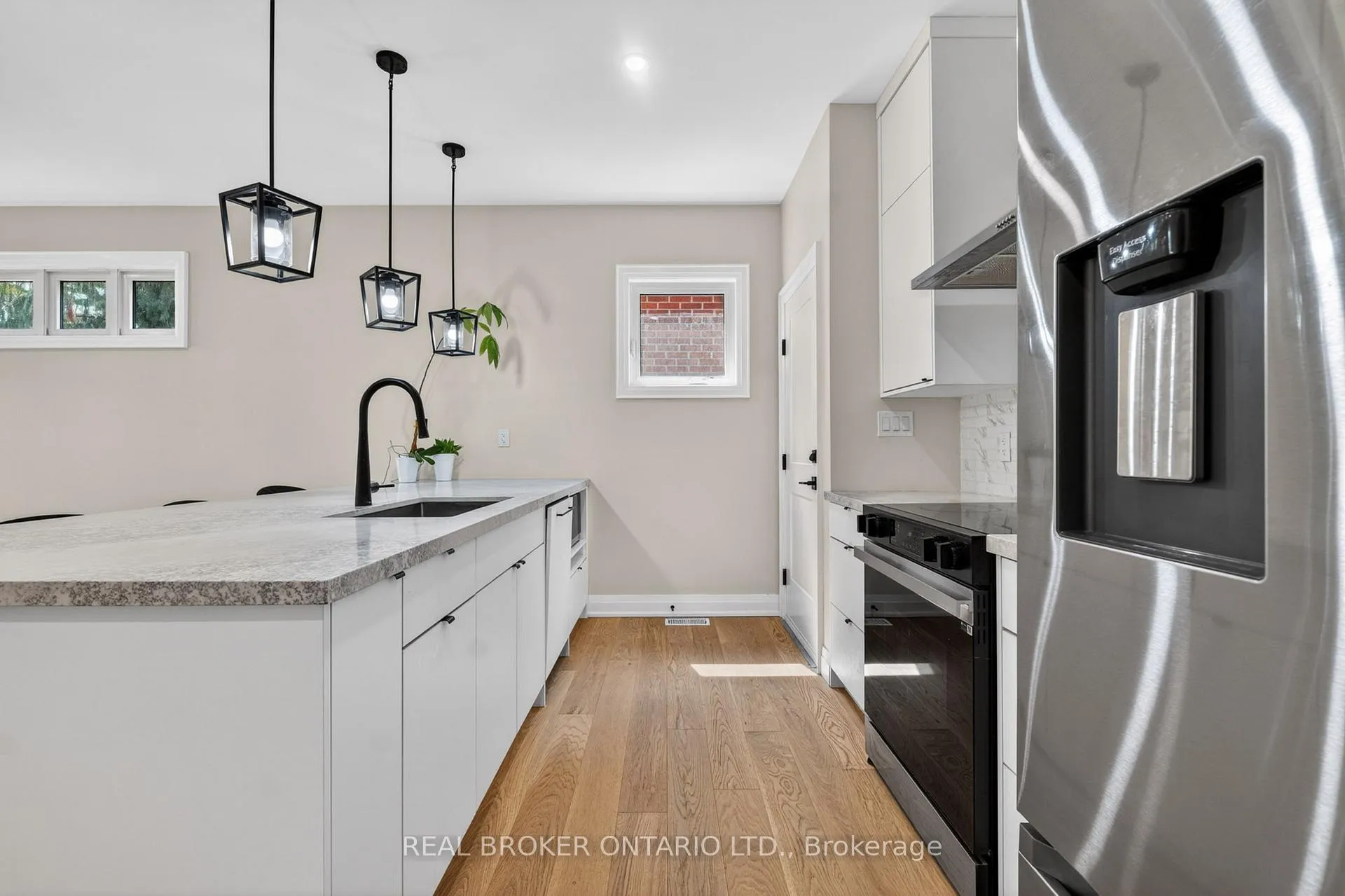 Photo 9 of 5 Marina Avenue, Etobicoke, Long Branch — HOMEH