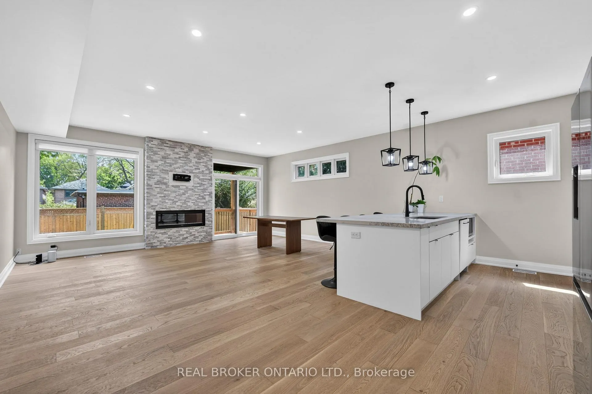 Photo 11 of 5 Marina Avenue, Etobicoke, Long Branch — HOMEH