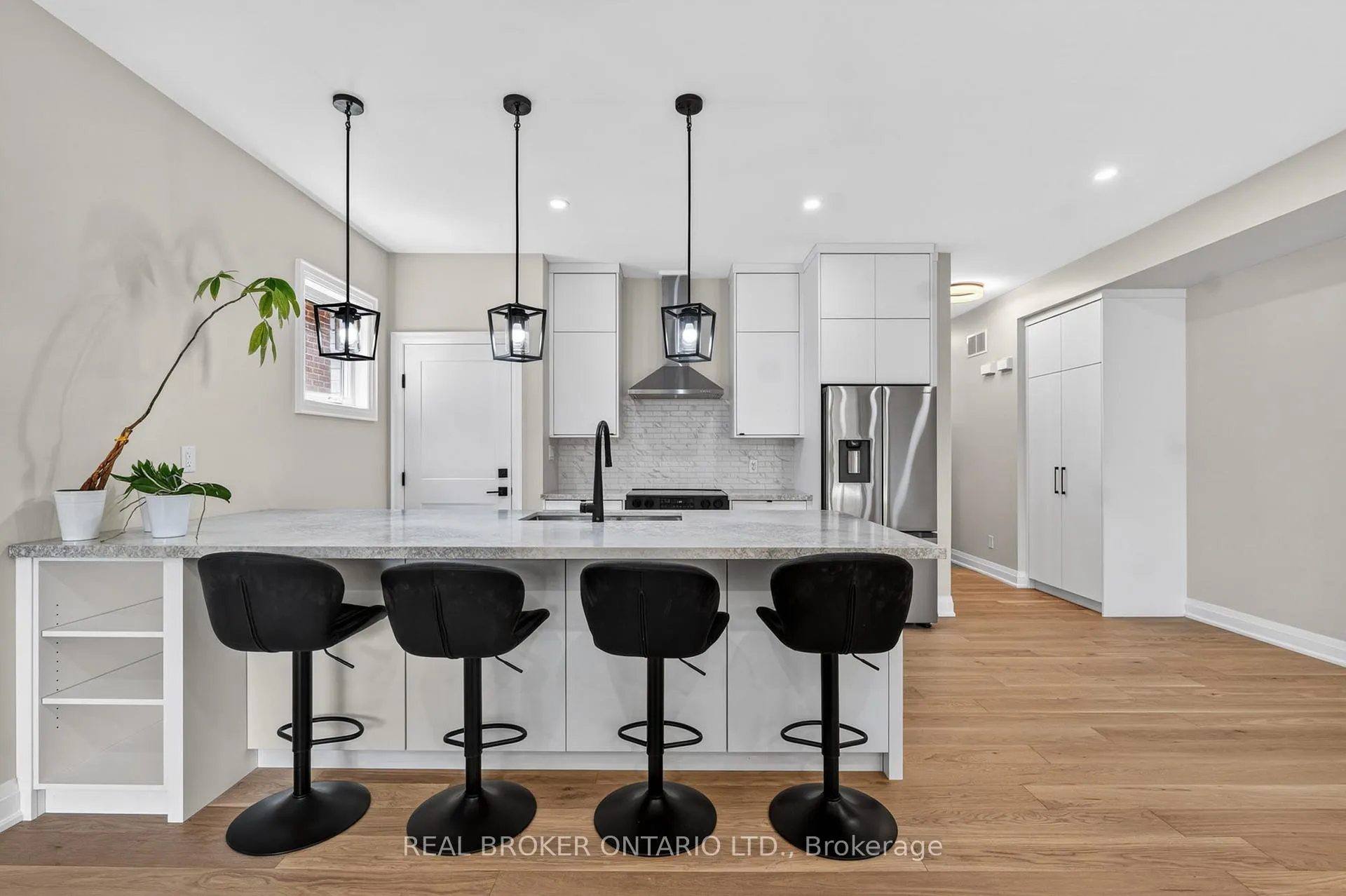 Photo 12 of 5 Marina Avenue, Etobicoke, Long Branch — HOMEH