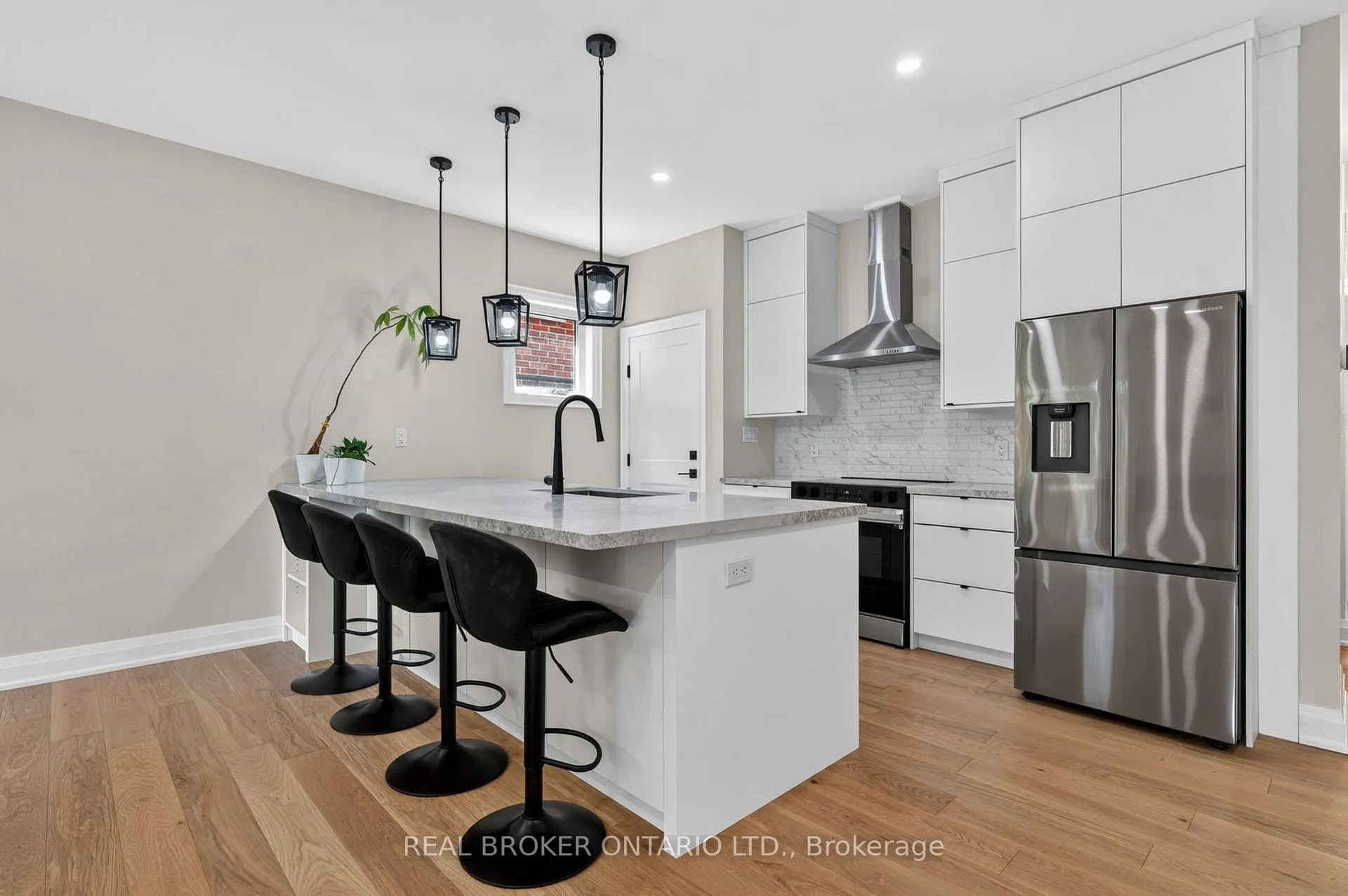Photo 13 of 5 Marina Avenue, Etobicoke, Long Branch — HOMEH