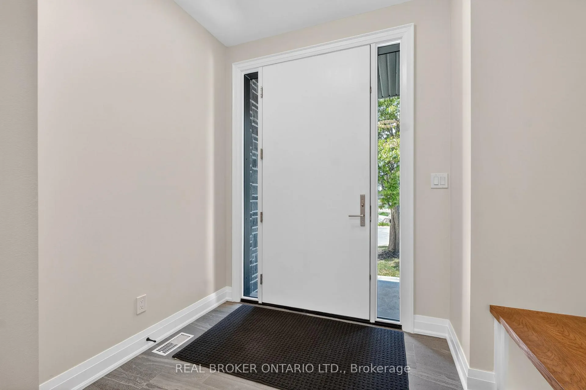 Photo 5 of 5 Marina Avenue, Etobicoke, Long Branch — HOMEH
