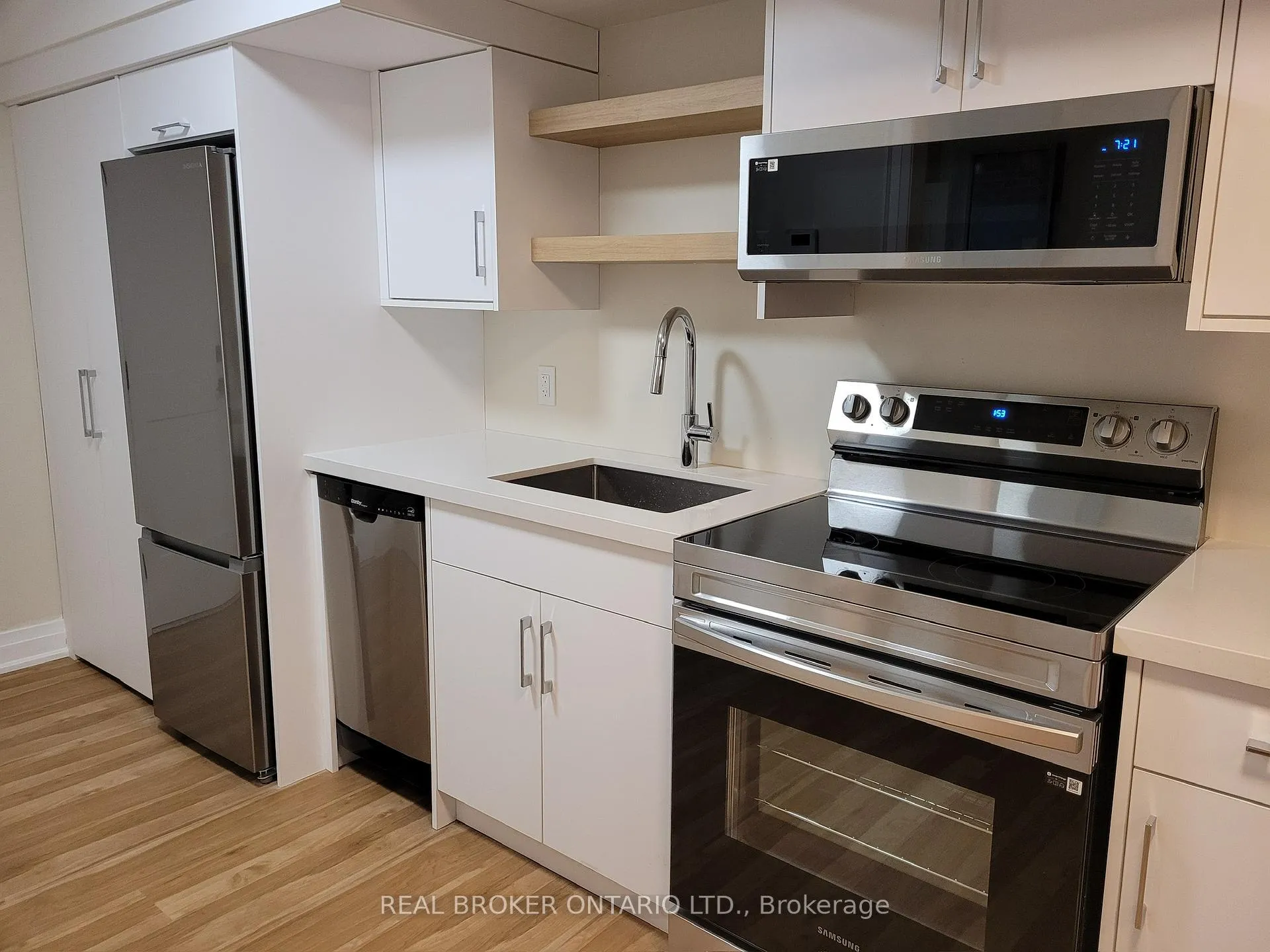 Photo 48 of 5 Marina Avenue, Etobicoke, Long Branch — HOMEH