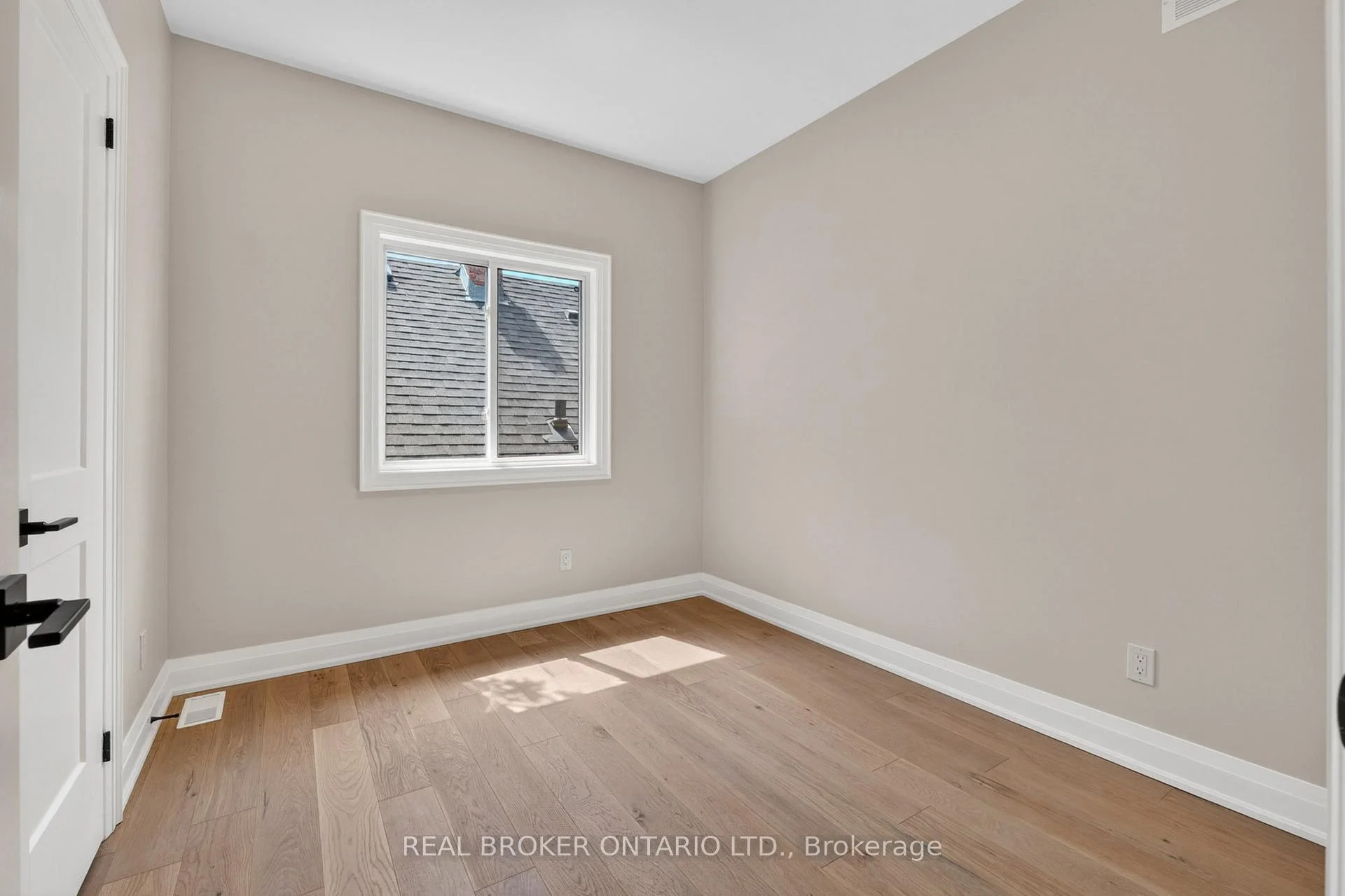 Photo 43 of 5 Marina Avenue, Etobicoke, Long Branch — HOMEH