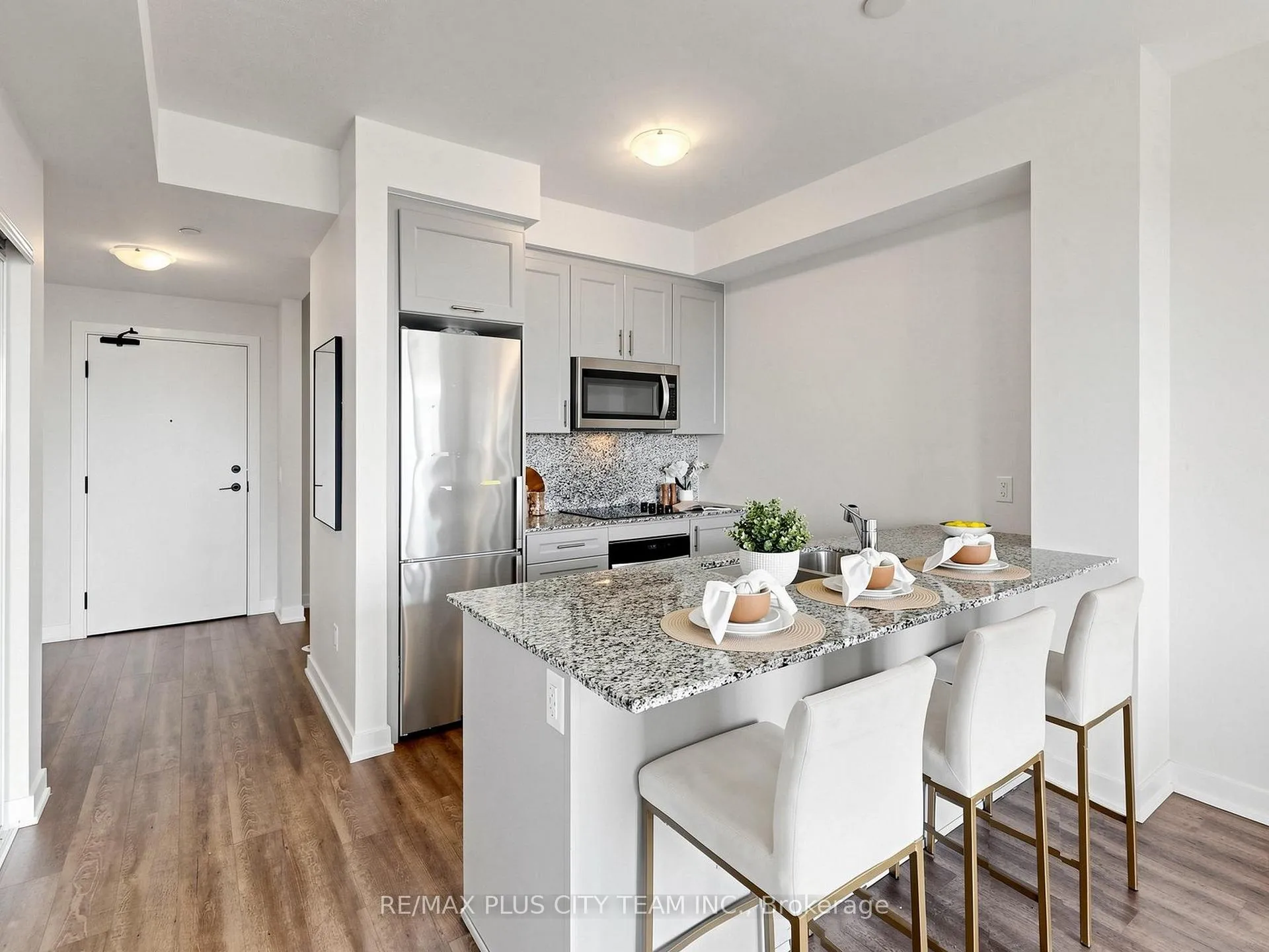 Photo 6 of Unit 415, 600 North Service Road, Hamilton, Lakeshore — HOMEH