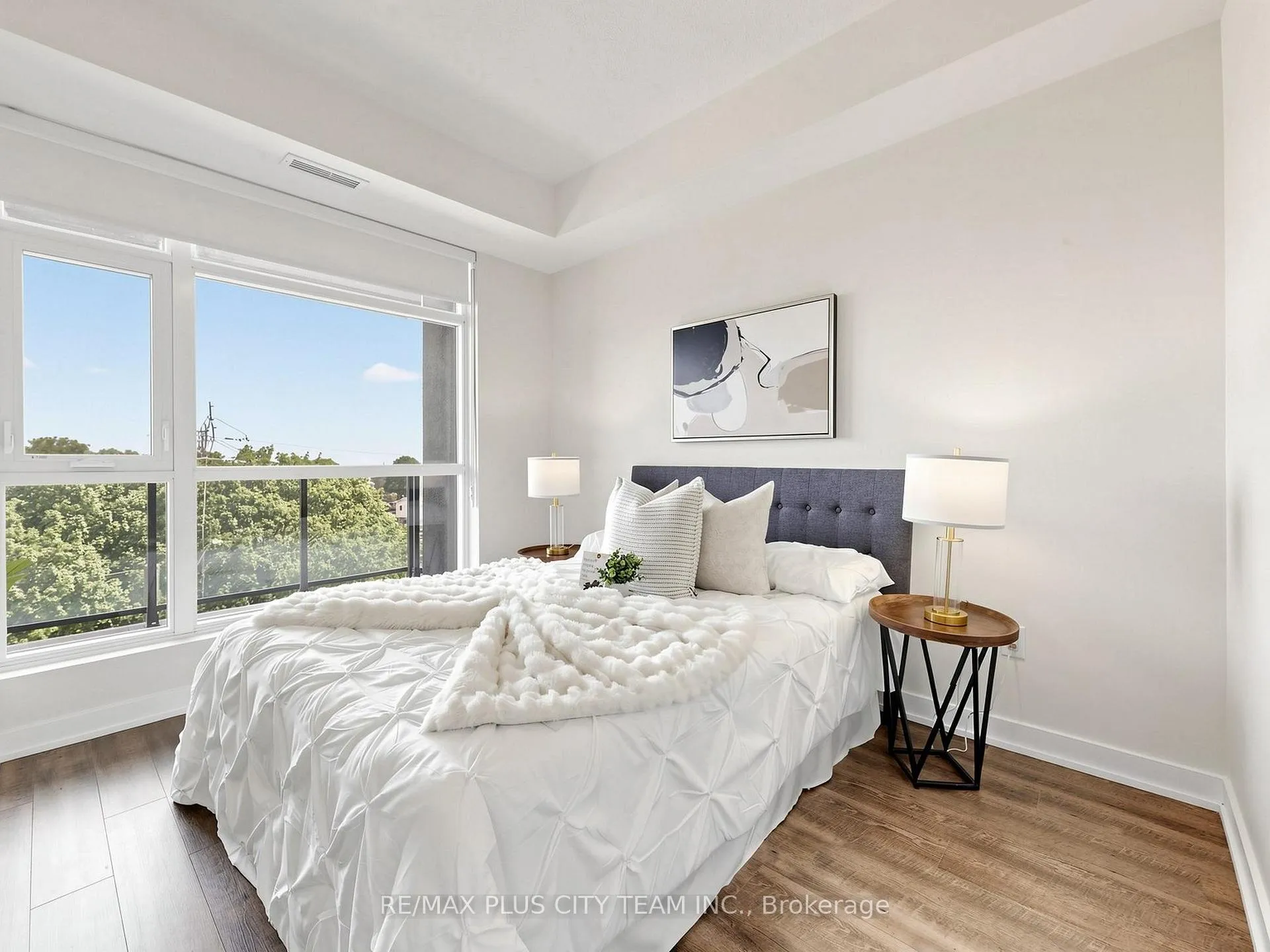 Photo 10 of Unit 415, 600 North Service Road, Hamilton, Lakeshore — HOMEH