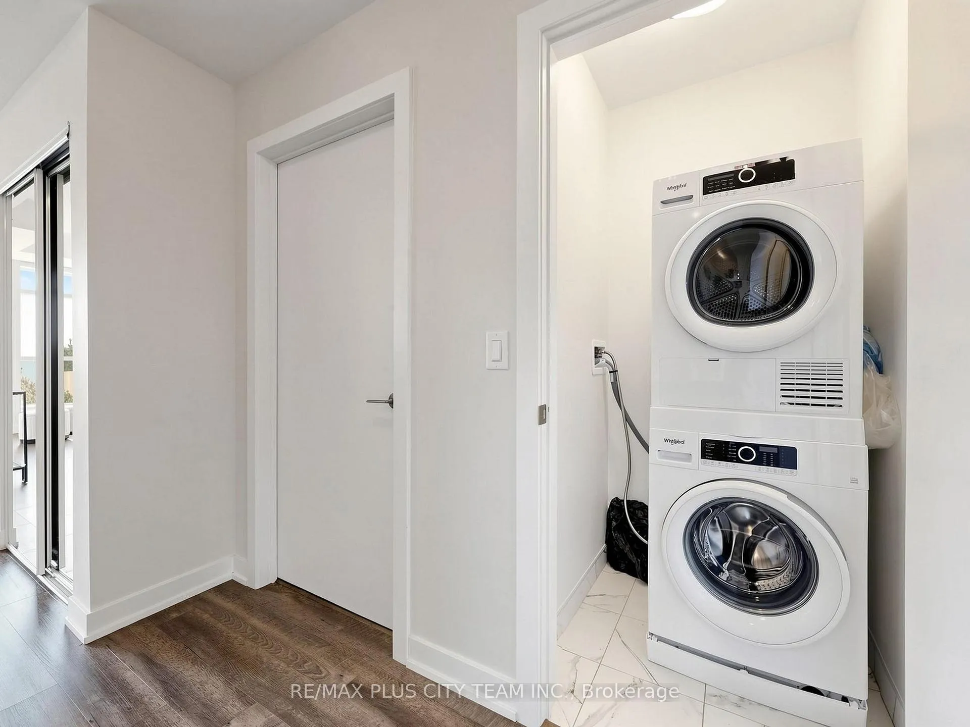 Photo 18 of Unit 415, 600 North Service Road, Hamilton, Lakeshore — HOMEH