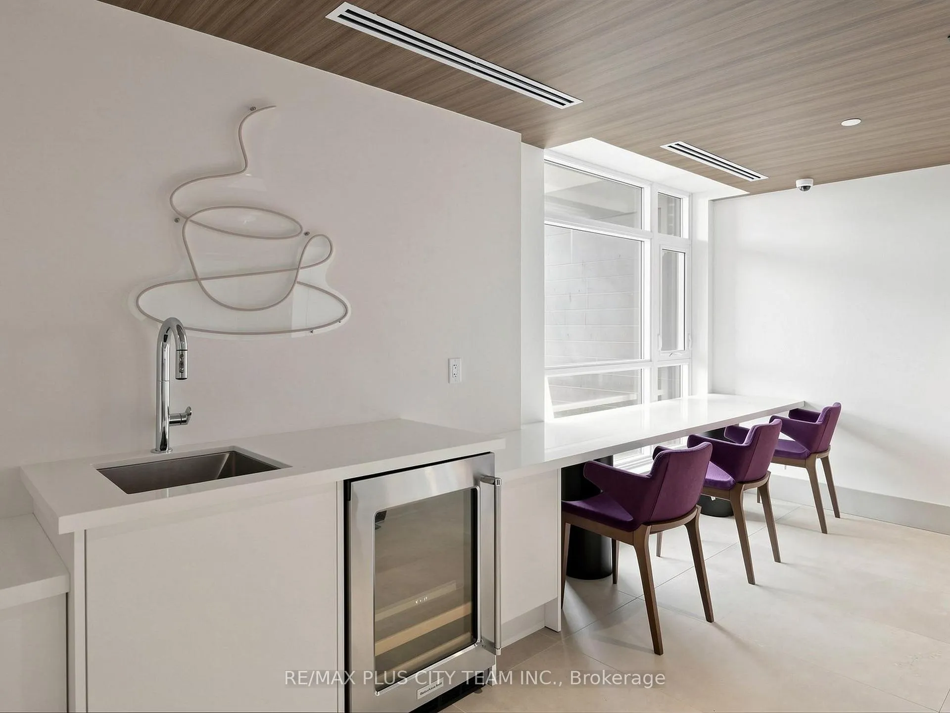 Photo 30 of Unit 415, 600 North Service Road, Hamilton, Lakeshore — HOMEH