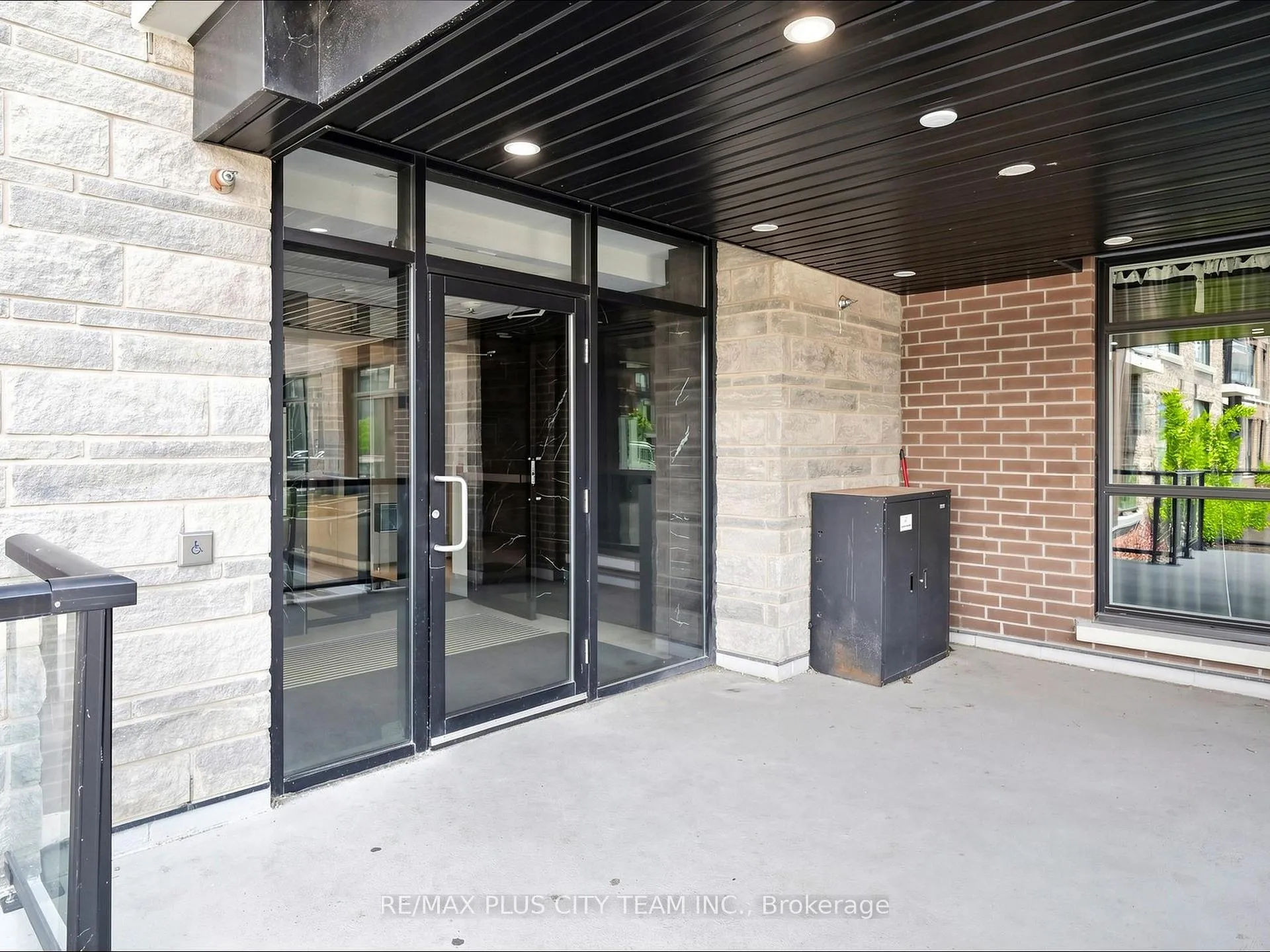 Photo 33 of Unit 415, 600 North Service Road, Hamilton, Lakeshore — HOMEH