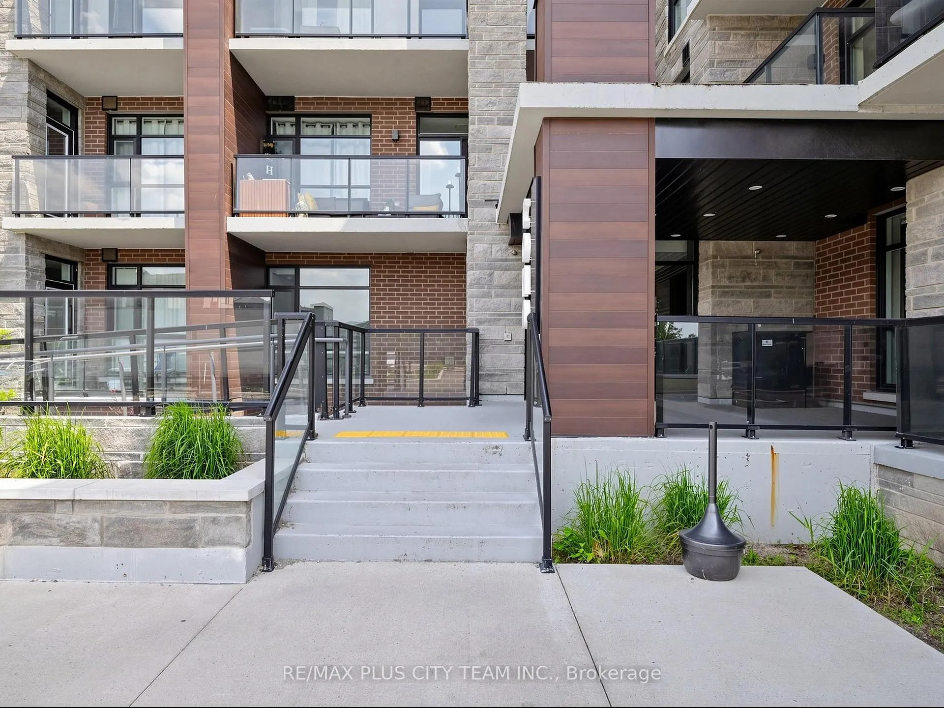 Photo 34 of Unit 415, 600 North Service Road, Hamilton, Lakeshore — HOMEH