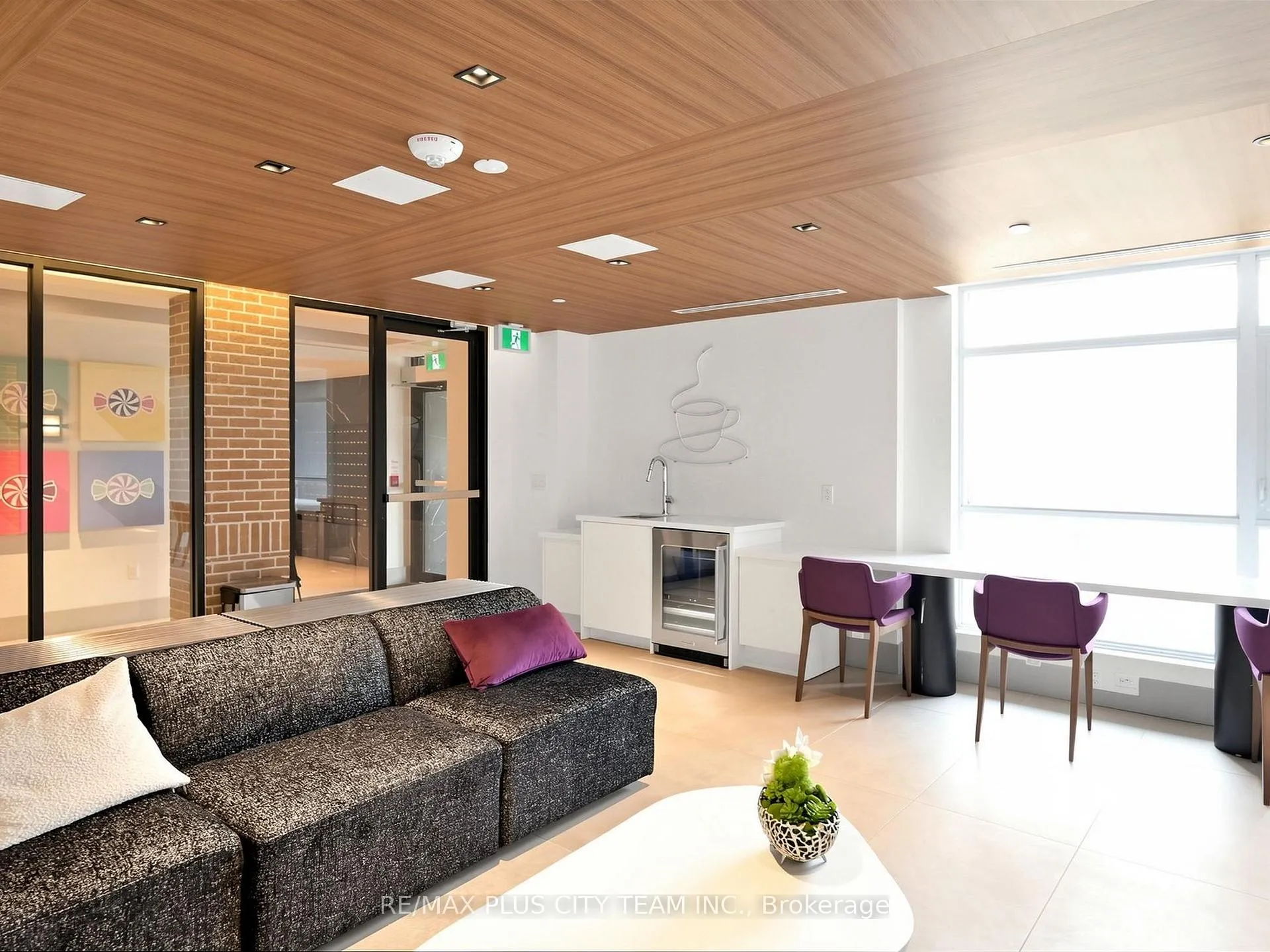 Photo 35 of Unit 415, 600 North Service Road, Hamilton, Lakeshore — HOMEH