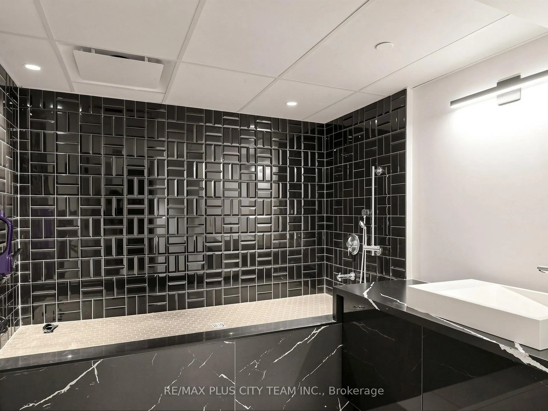 Photo 36 of Unit 415, 600 North Service Road, Hamilton, Lakeshore — HOMEH