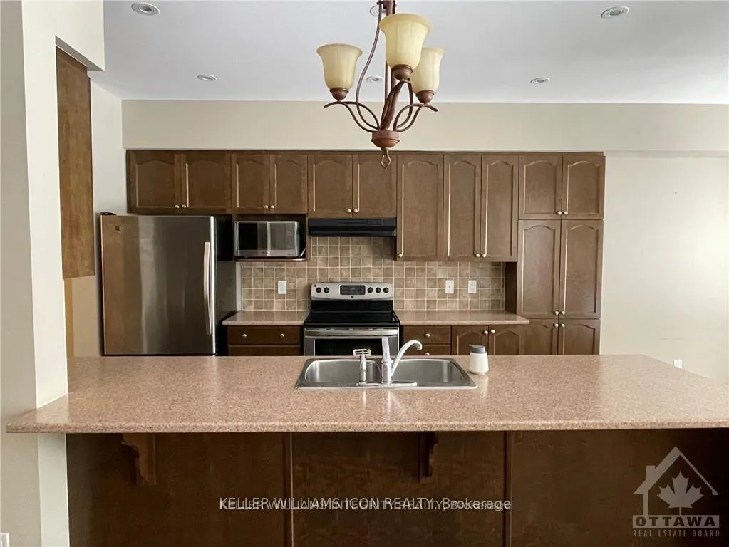 Photo 2 of 957 Fletcher Circle, Ottawa, Kanata - Kanata Lakes/Heritage Hills — HOMEH