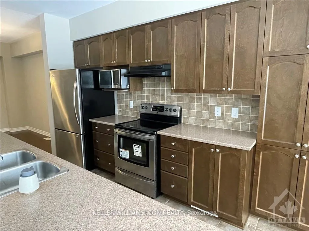 Photo 3 of 957 Fletcher Circle, Ottawa, Kanata - Kanata Lakes/Heritage Hills — HOMEH
