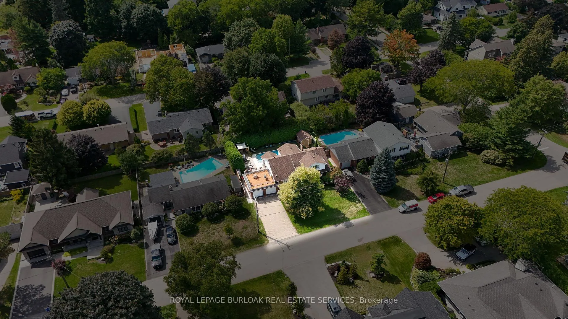 Photo 1 of 912 Boothman Avenue, Burlington, Bayview — HOMEH