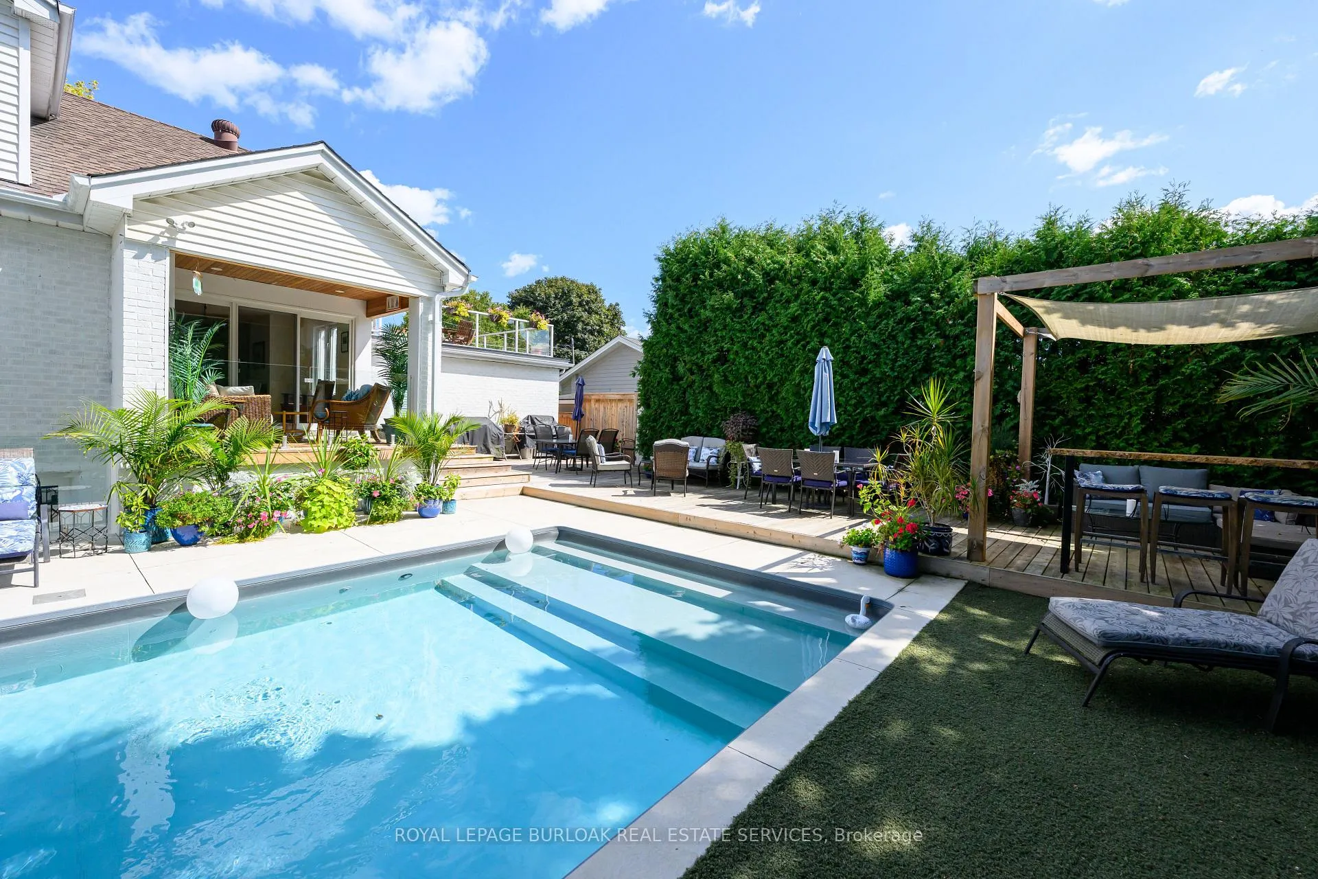 Photo 10 of 912 Boothman Avenue, Burlington, Bayview — HOMEH
