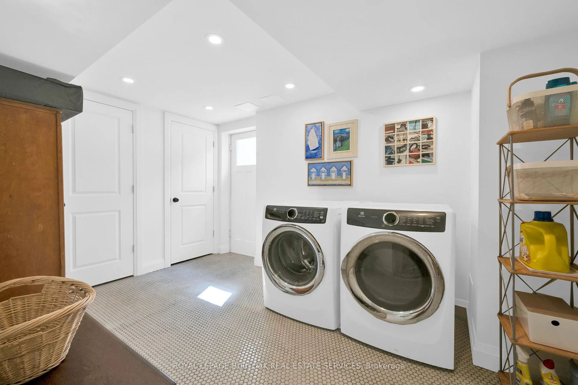 Photo 46 of 912 Boothman Avenue, Burlington, Bayview — HOMEH
