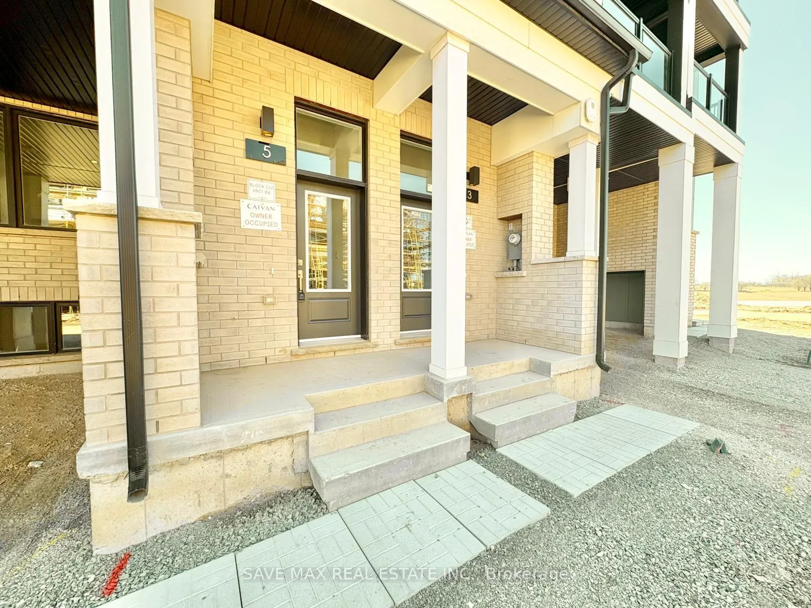 Photo 3 of 5 Thornbird Crescent, Brampton, Northwest Brampton — HOMEH