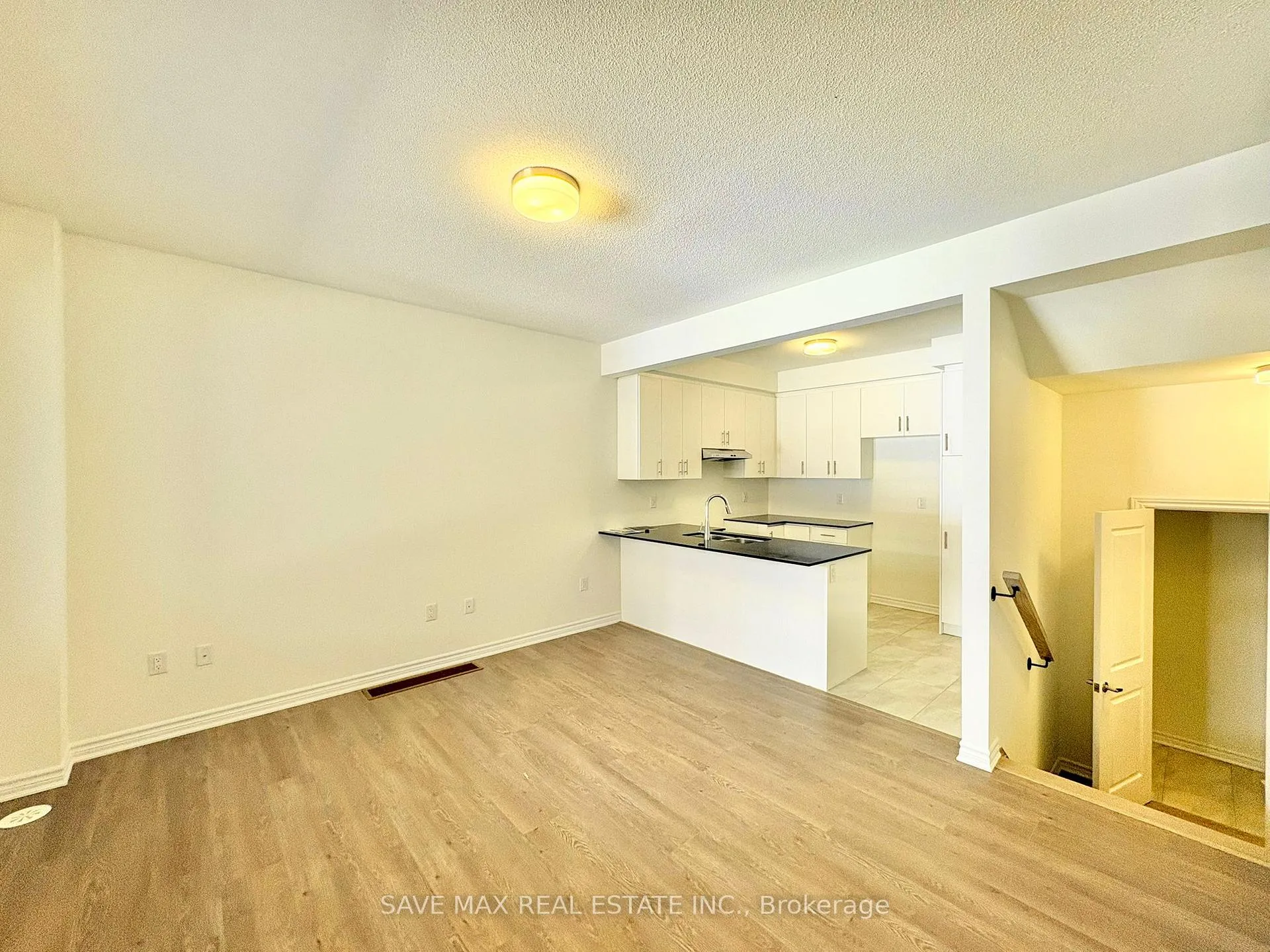 Photo 8 of 5 Thornbird Crescent, Brampton, Northwest Brampton — HOMEH