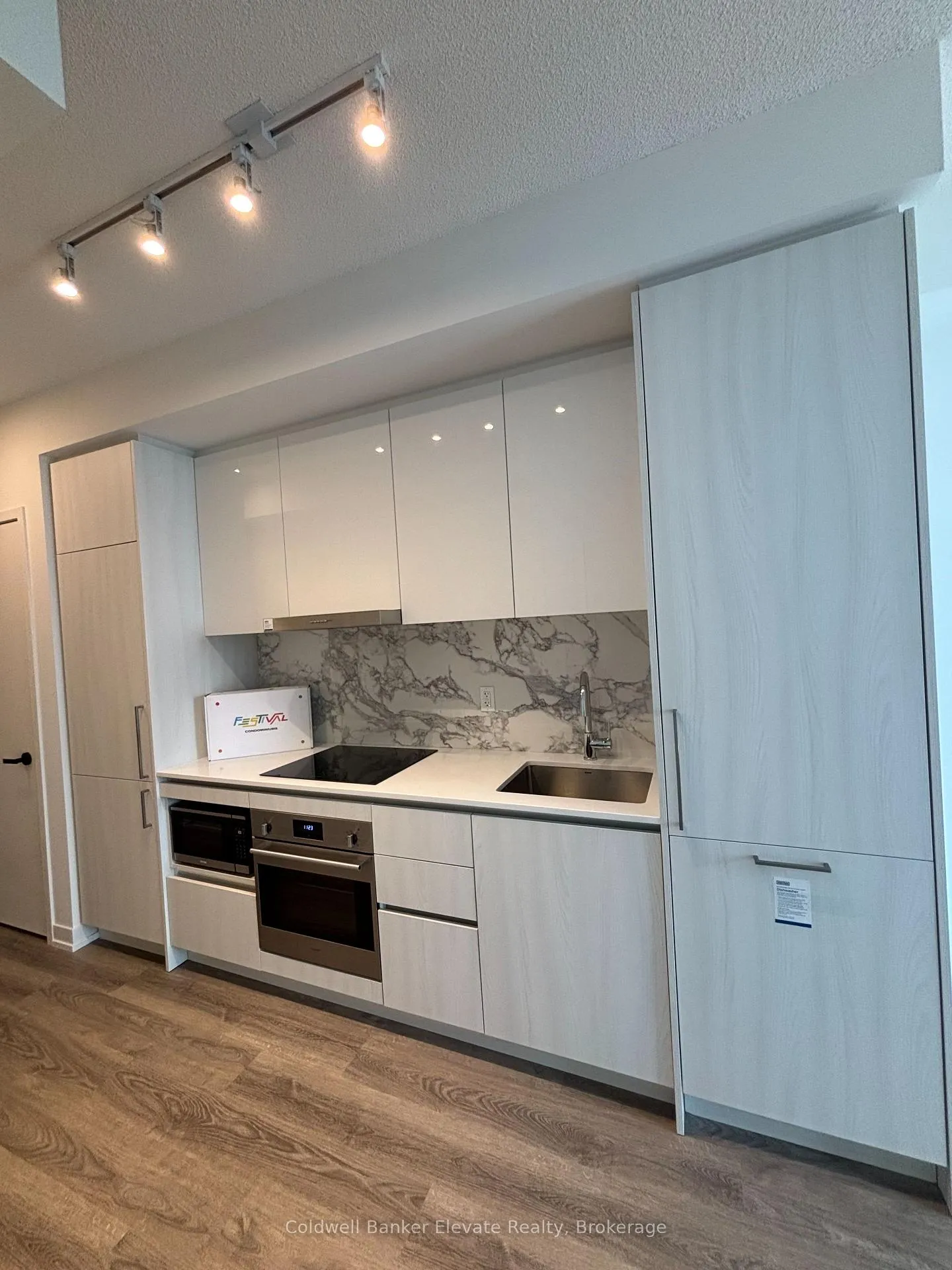 Photo 3 of Unit 4202, 195 Commerce Street, Vaughan, Vaughan Corporate Centre — HOMEH